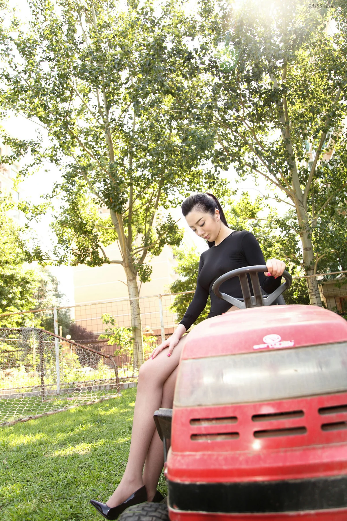 AISS爱丝 No.002 高叉无缝超薄丝袜美腿 - 4