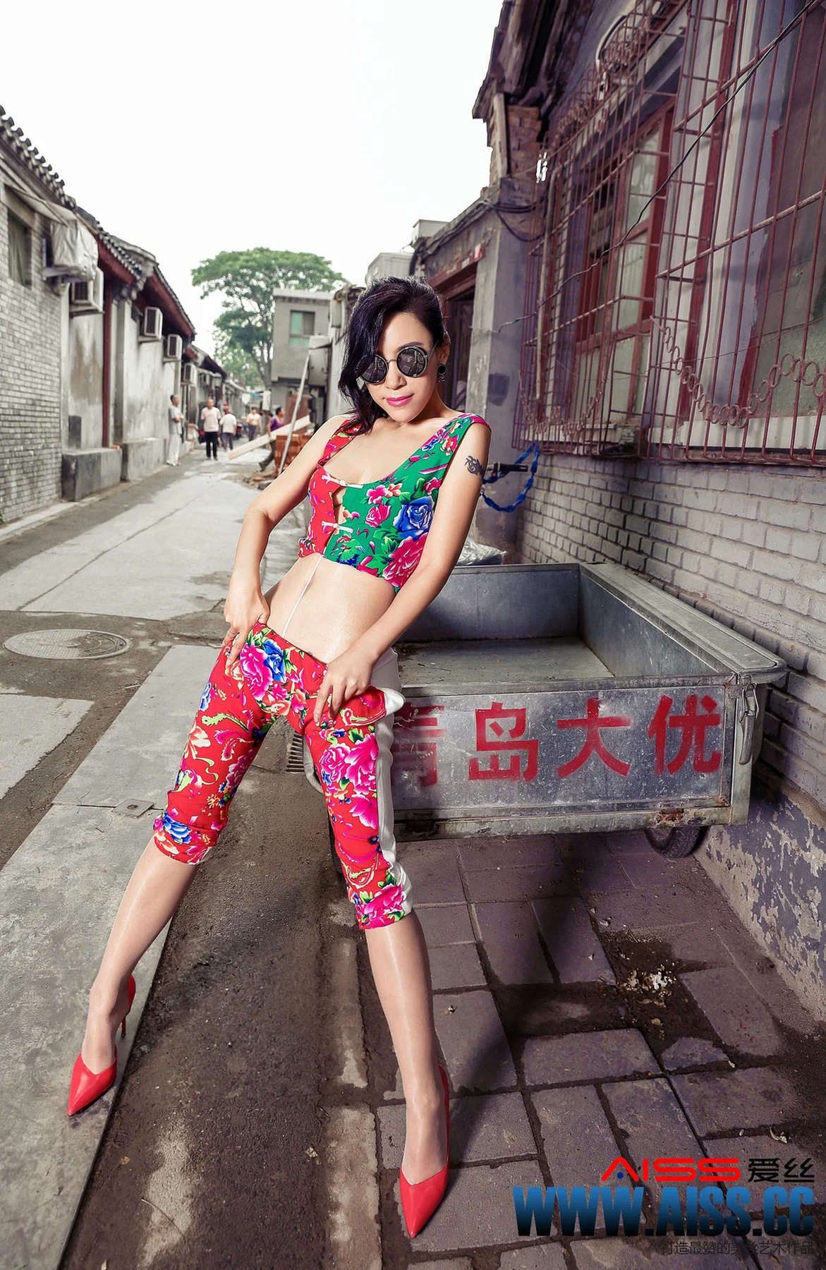 AISS爱丝 No.060 女神横行巷陌 引无数路人竞相侧目 - 7
