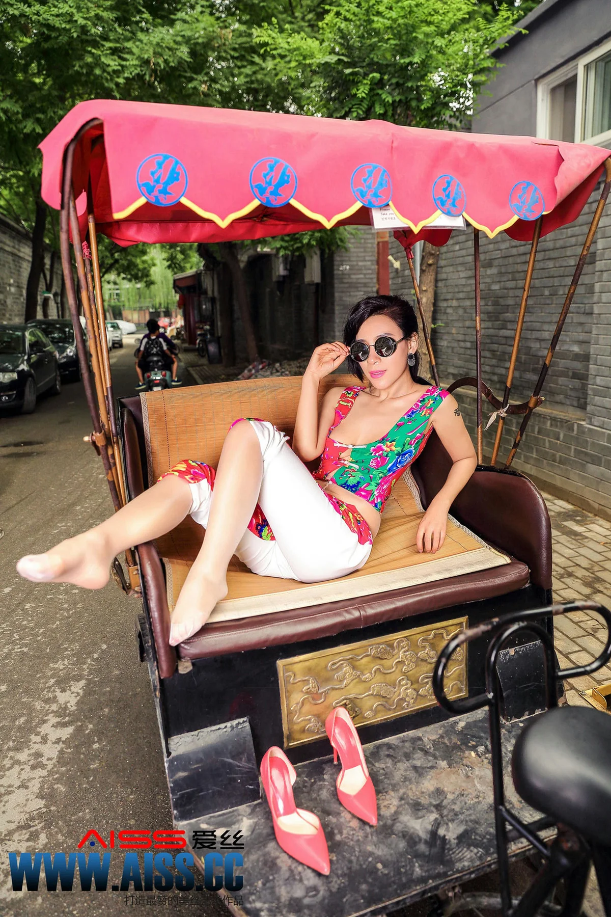 AISS爱丝 No.060 女神横行巷陌 引无数路人竞相侧目 - 6