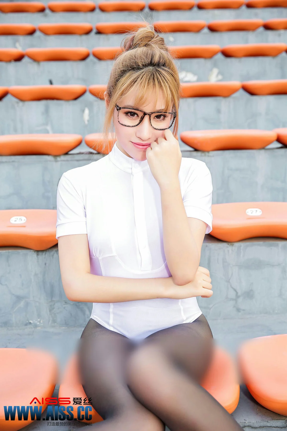 AISS爱丝 No.065 《体育场，阳光明媚》 - 1