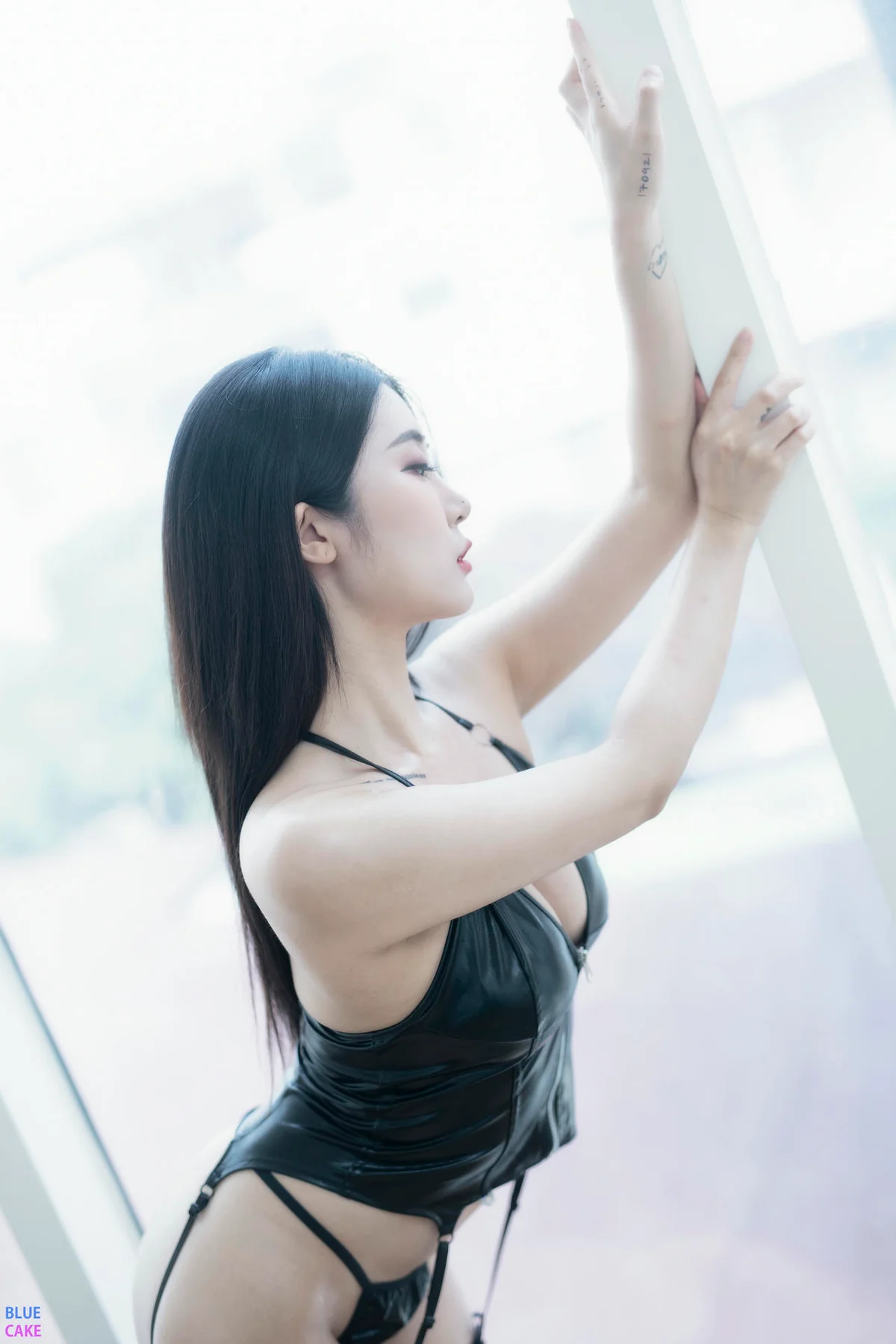 BLUECAKE No.002 Bomi皮革内衣丝袜 - 6