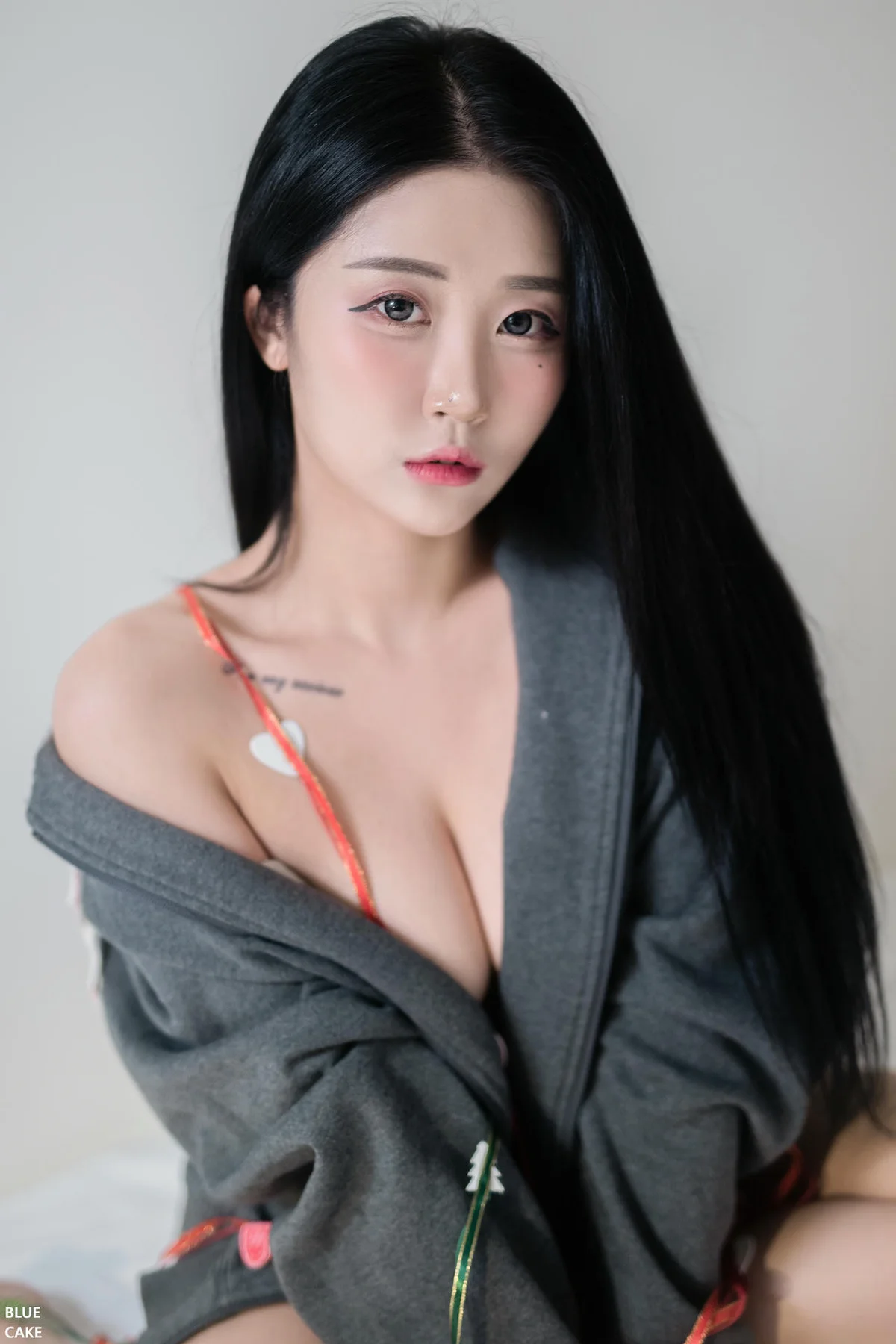 BLUECAKE No.010 Bomi & Lover爆乳黑丝香肩美腿 - 7