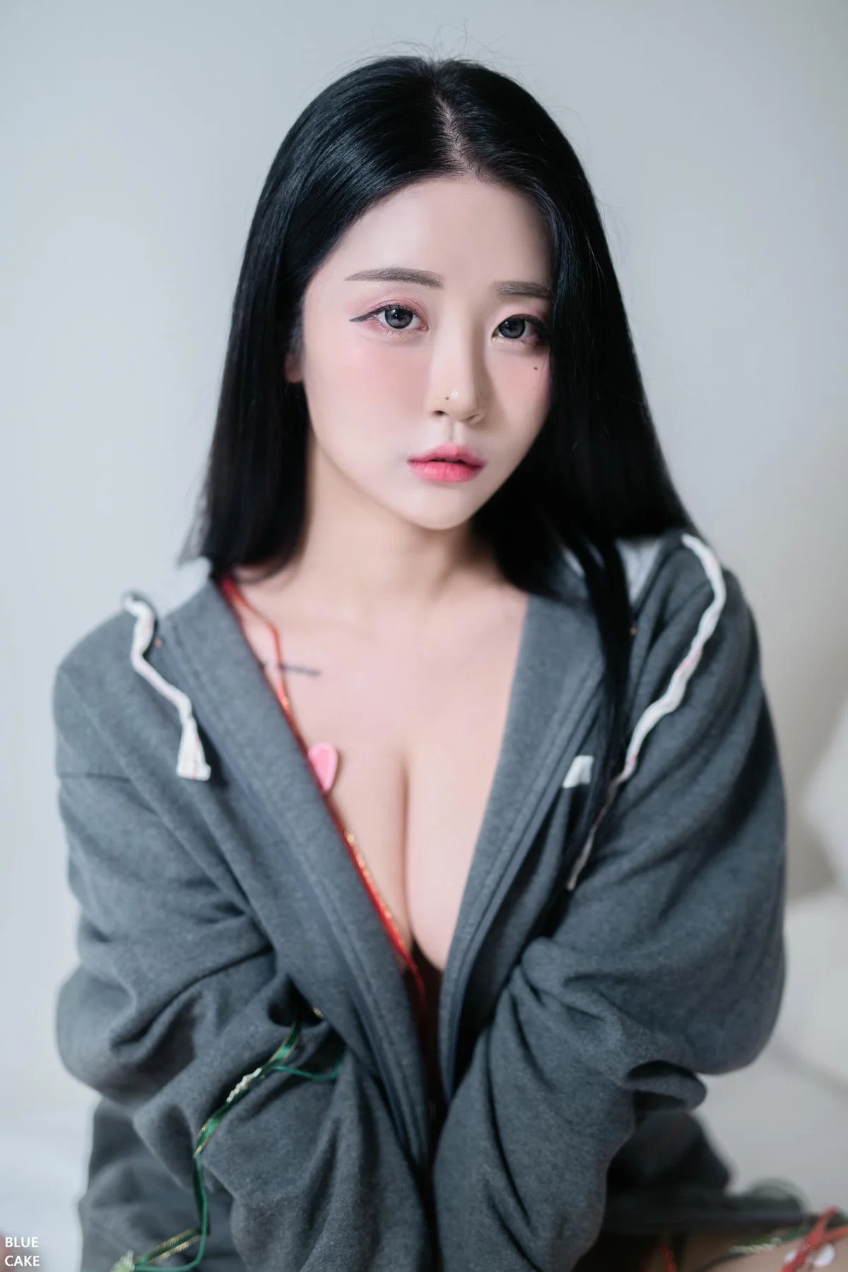 BLUECAKE No.010 Bomi & Lover爆乳黑丝香肩美腿 - 9