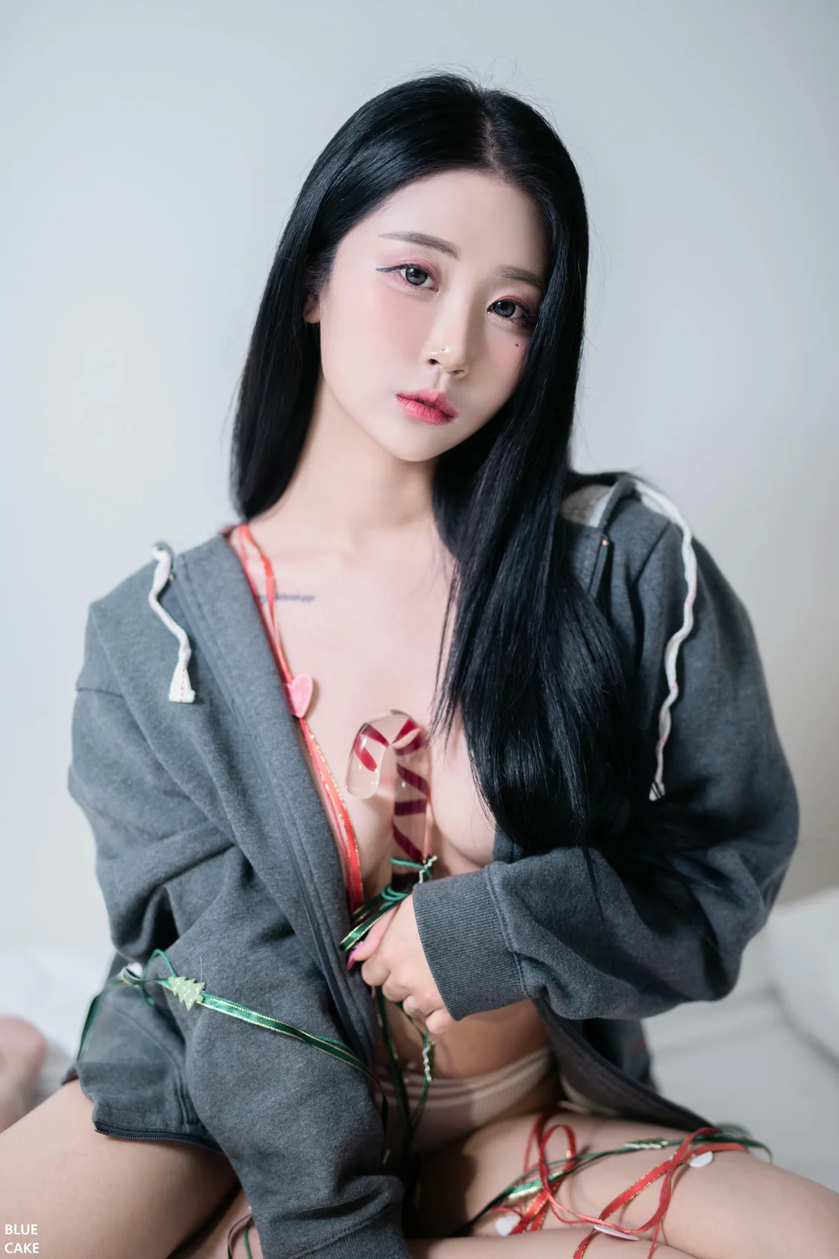 BLUECAKE No.010 Bomi & Lover爆乳黑丝香肩美腿 - 10