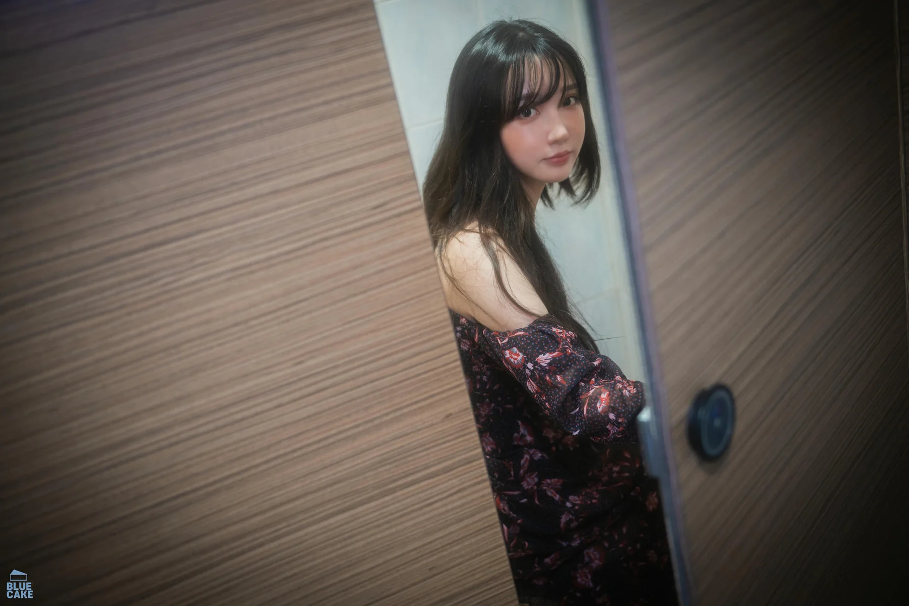 BLUECAKE No.040 YeEun品茶少女爆乳诱惑 - 1