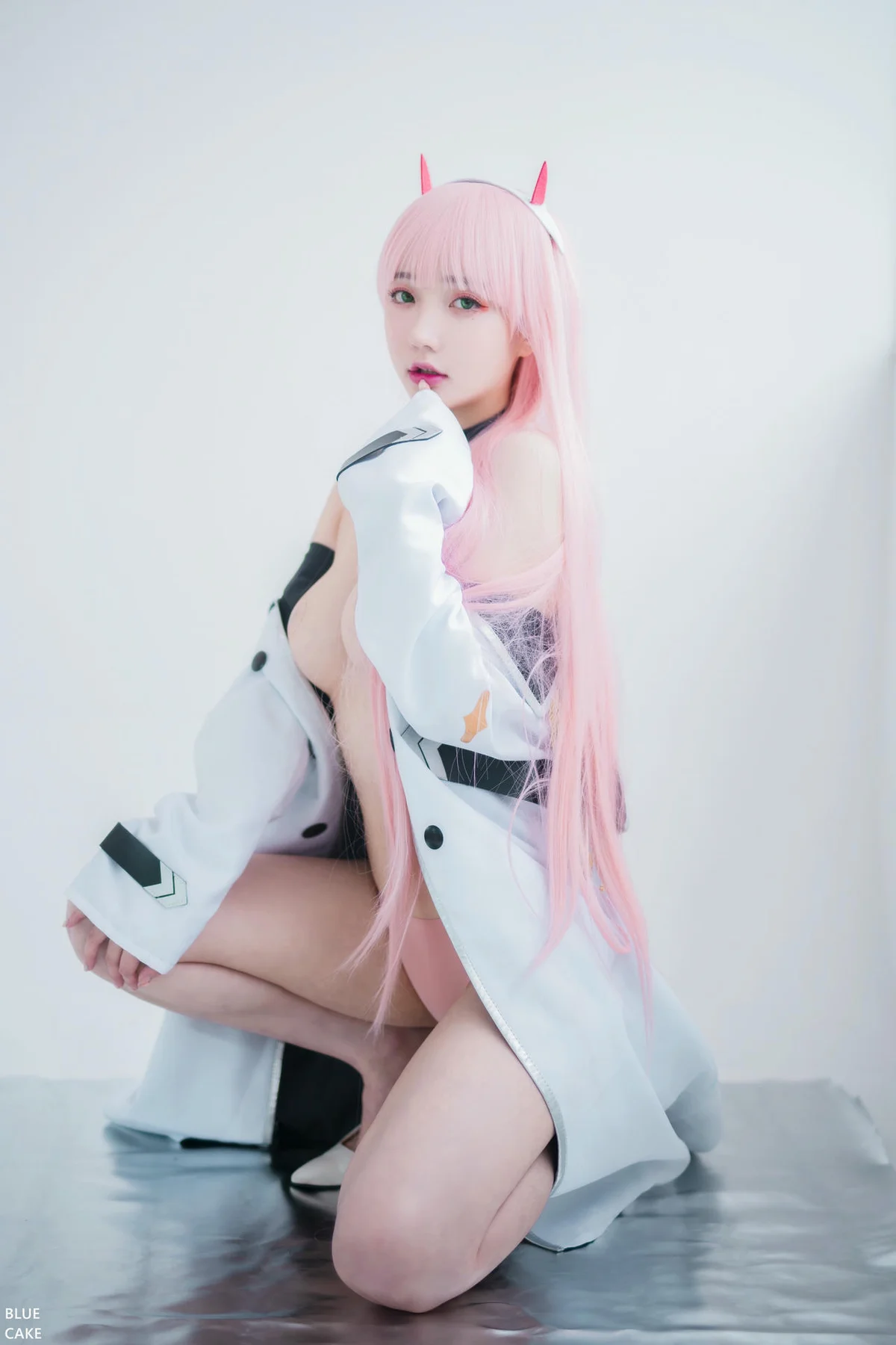 BLUECAKE No.053 Son Ye性感兔女郎网袜 - 1