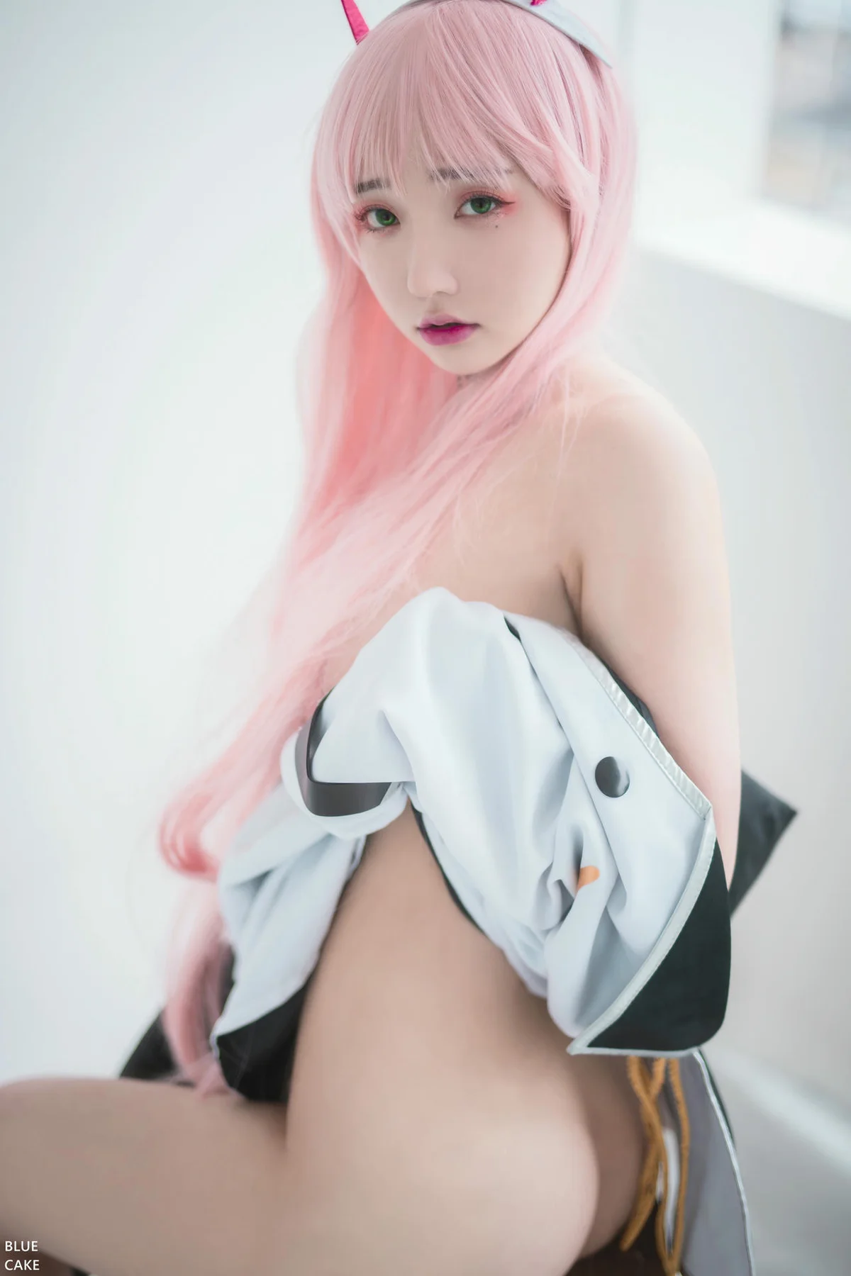 BLUECAKE No.053 Son Ye性感兔女郎网袜 - 1