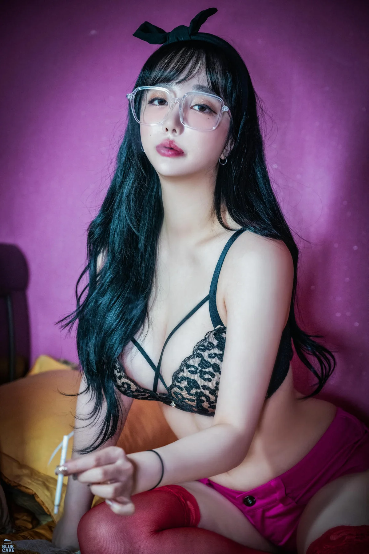 BLUECAKE No.089 YeEun眼镜美女爆乳短裙 - 1