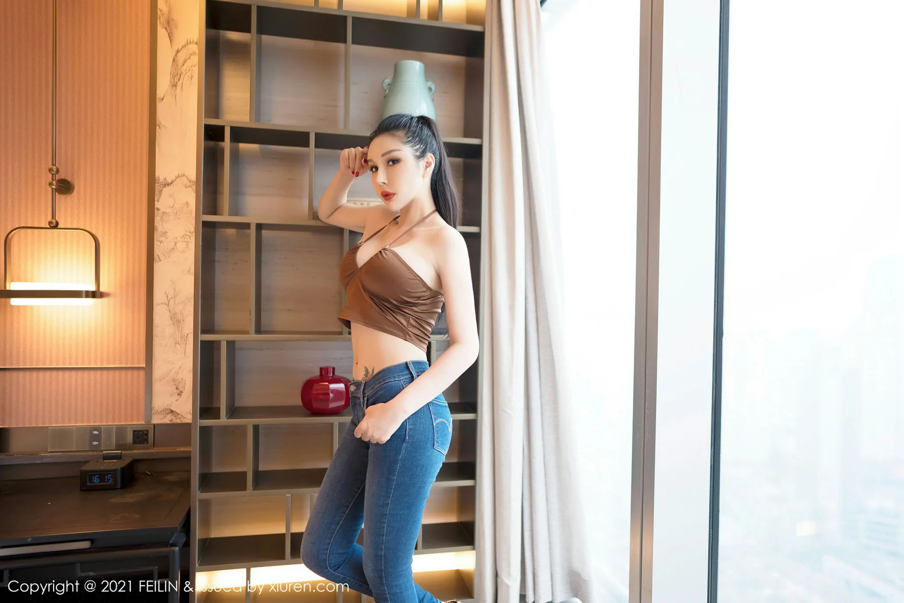 FeiLin 嗲囡囡 Vol.395 田冰冰 牛仔裤与性感吊带性感写真 - 4