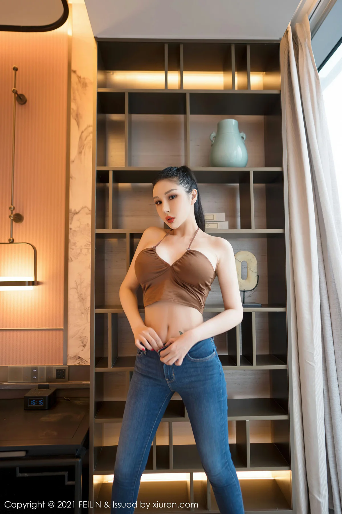 FeiLin 嗲囡囡 Vol.395 田冰冰 牛仔裤与性感吊带性感写真 - 6