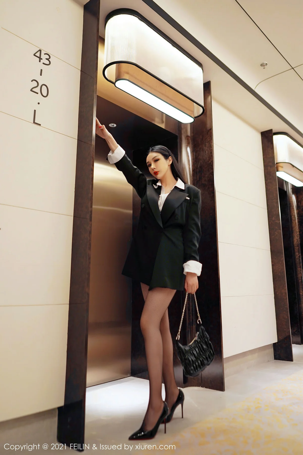 FeiLin 嗲囡囡 Vol.402 职业装黑丝 田冰冰 性感写真 - 2