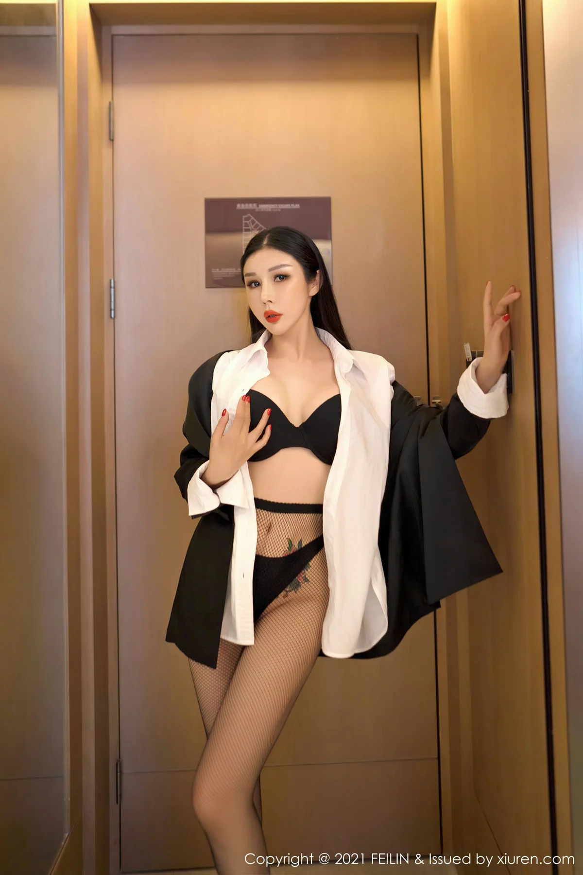 FeiLin 嗲囡囡 Vol.402 职业装黑丝 田冰冰 性感写真 - 6