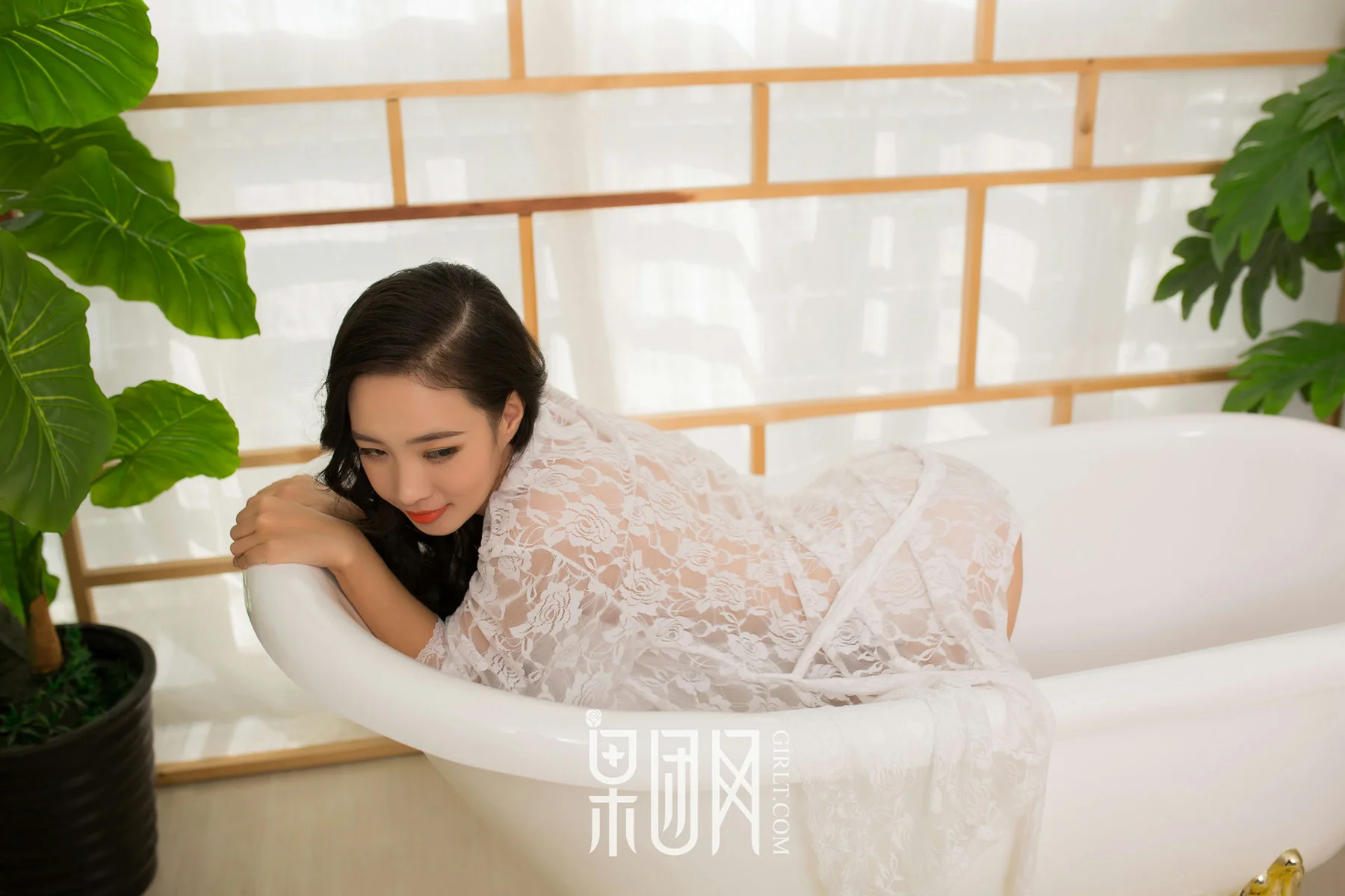 GIRLT 果团网 No.085 白色蕾丝&黑色连体网_夜归人 - 1