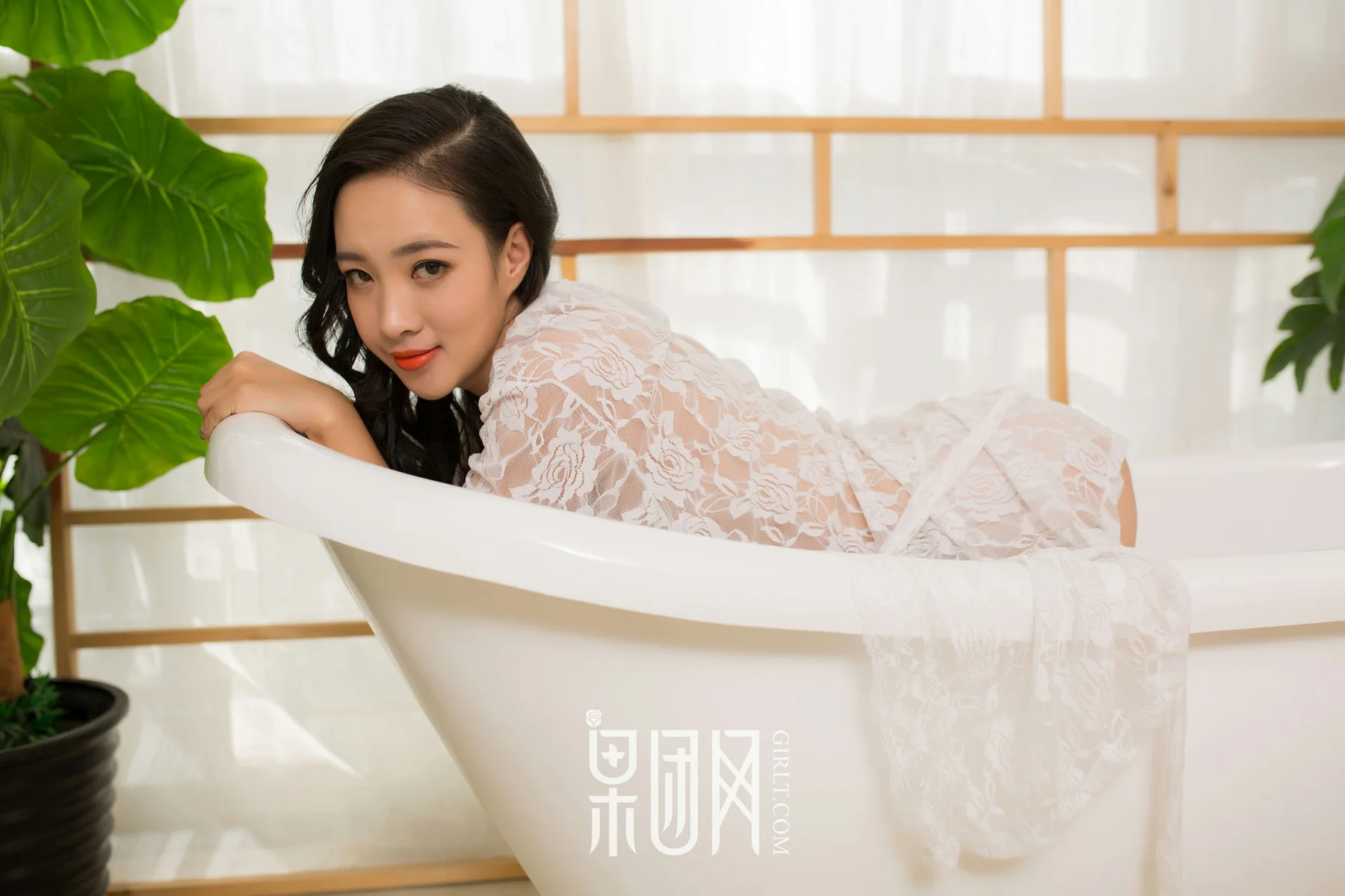 GIRLT 果团网 No.085 白色蕾丝&黑色连体网_夜归人 - 2