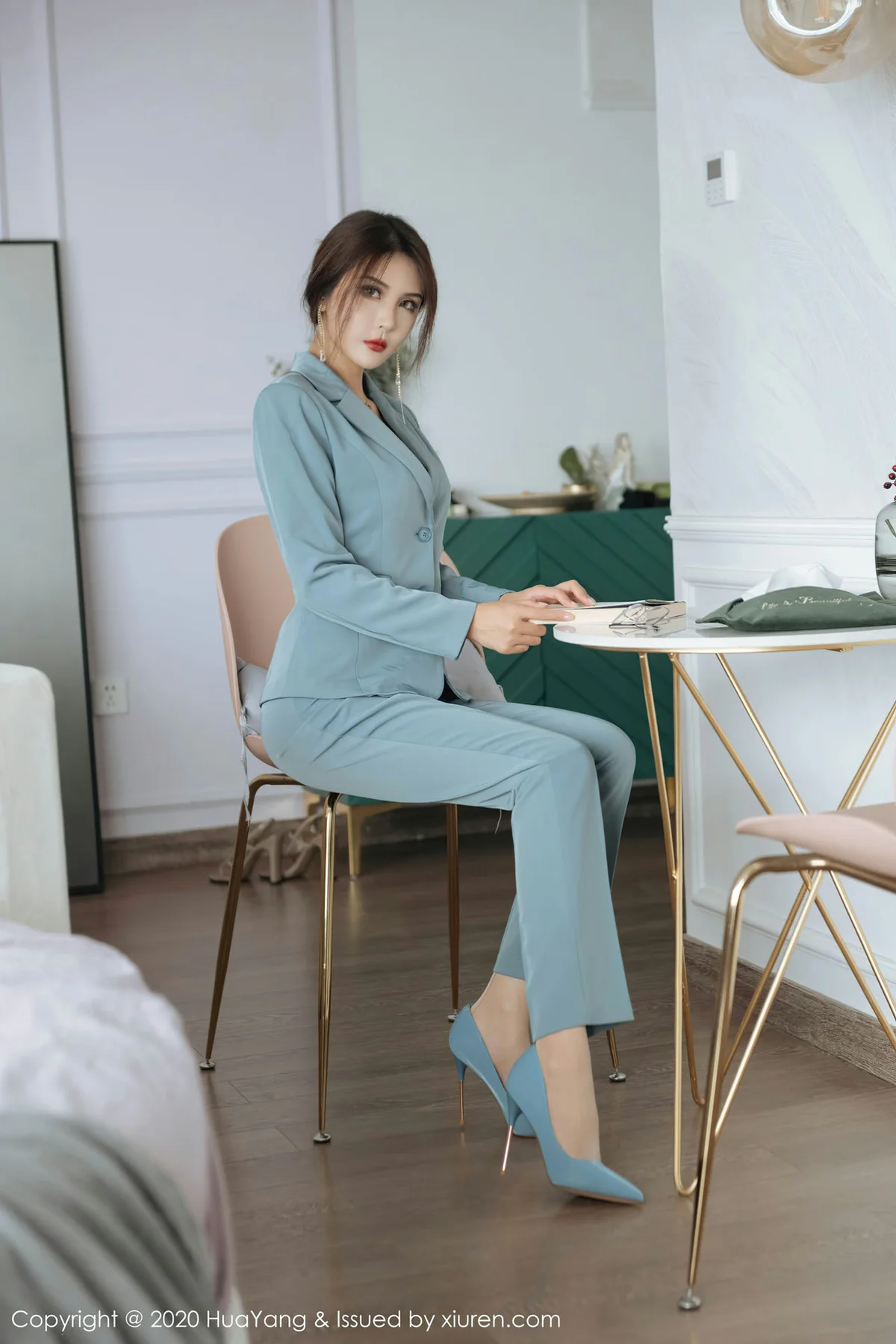 HuaYang 花漾show Vol.295 顾奈奈 香肩酥胸美女 - 1