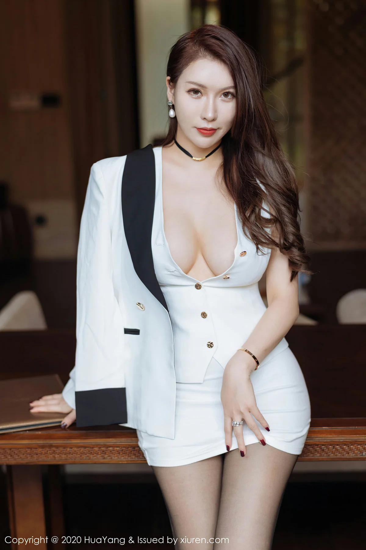 HuaYang 花漾show Vol.308 霸道总裁御姐 尤妮丝 白色ol - 1