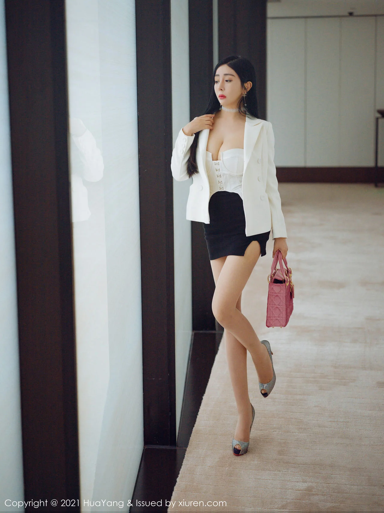 HuaYang 花漾show Vol.381 职场保险经纪 允爾 厦门旅拍写真 - 2