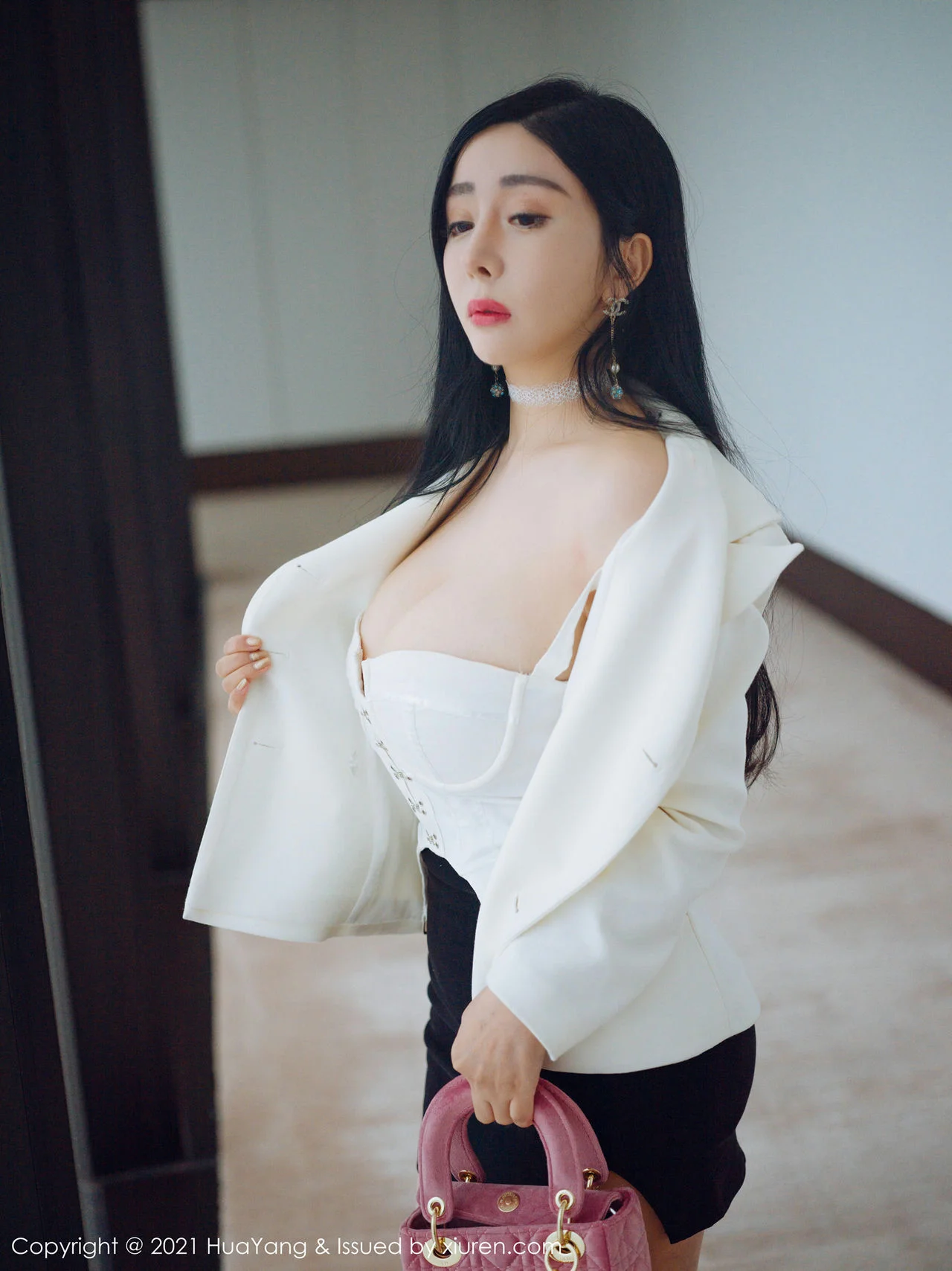 HuaYang 花漾show Vol.381 职场保险经纪 允爾 厦门旅拍写真 - 3