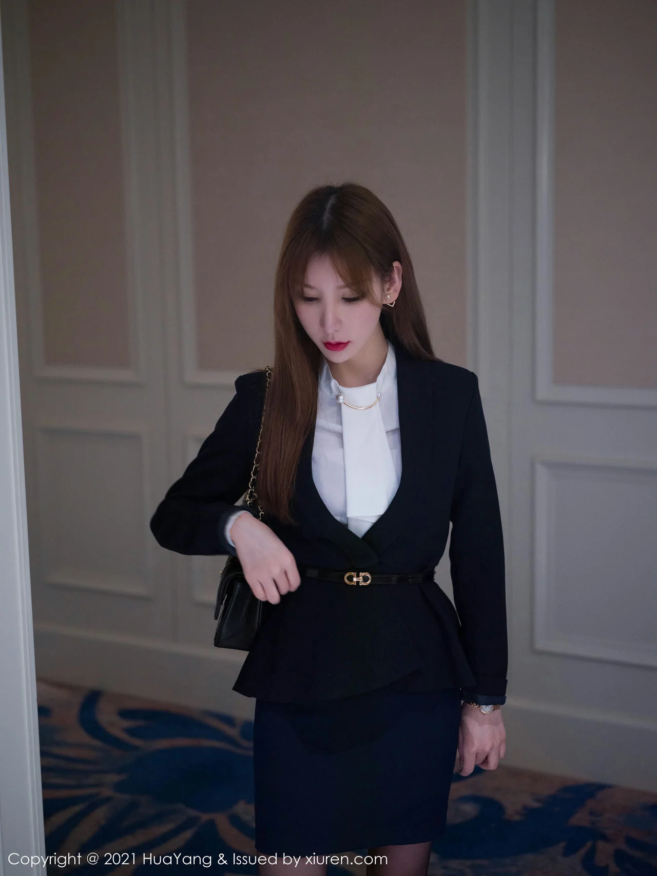 HuaYang 花漾show Vol.397 下班后的OL剧情 周于希Sandy 厦门旅拍 - 1