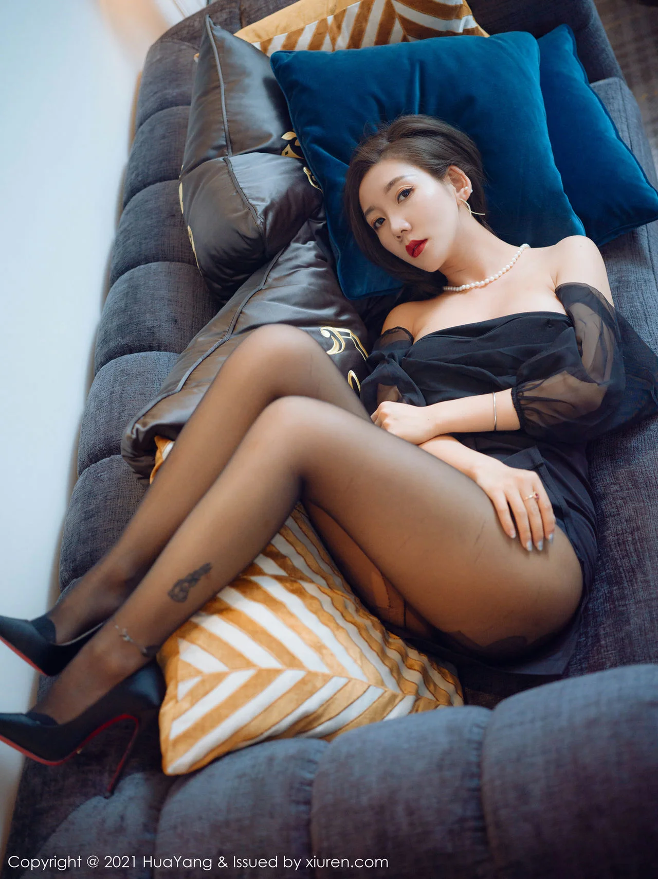 HuaYang 花漾show Vol.409 黑丝御姐 艾静香 澳门旅拍写真3 - 6