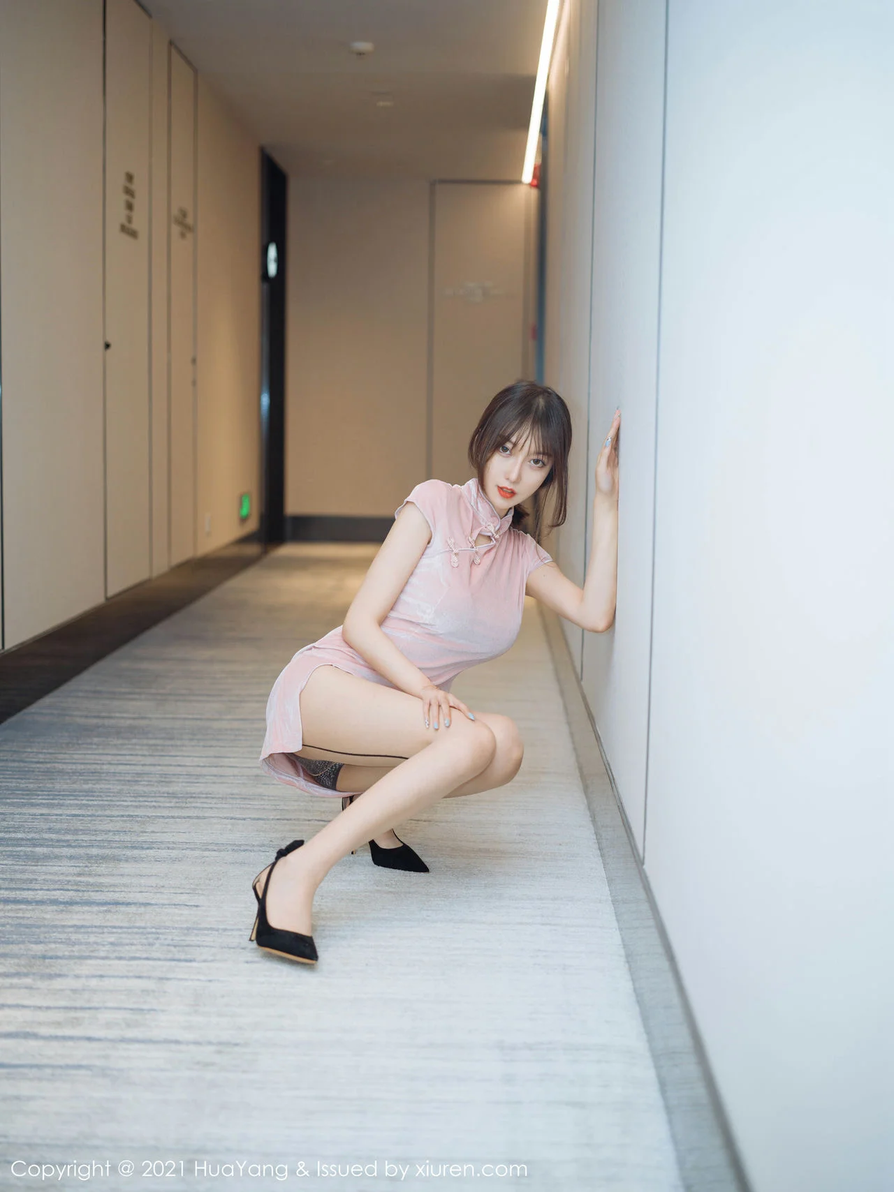 HuaYang 花漾show Vol.430 粉色旗袍 玥儿玥er 西双版纳旅拍22 - 8