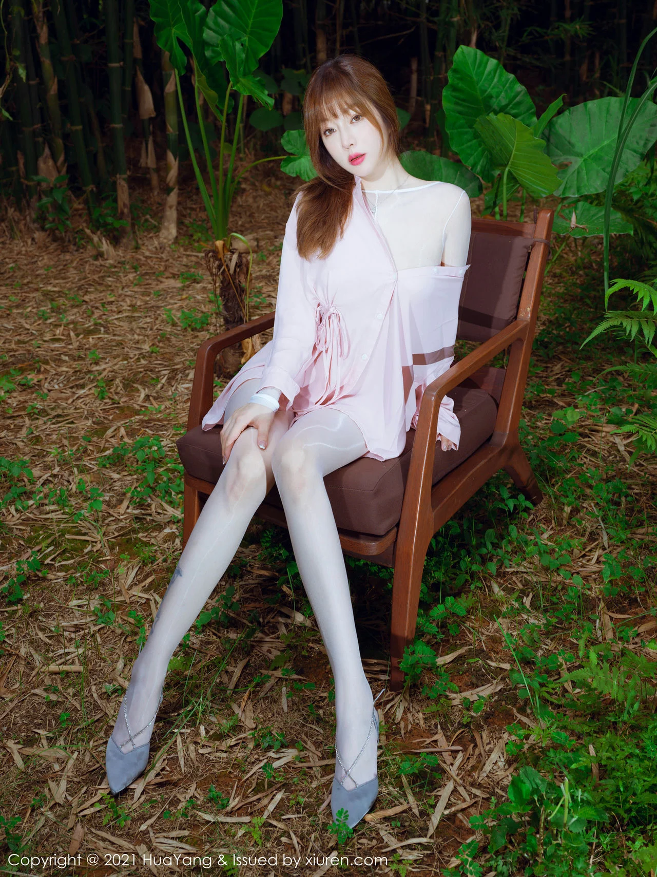HuaYang 花漾show Vol.445 野外森系风格外拍 王雨纯 连体丝袜 - 2