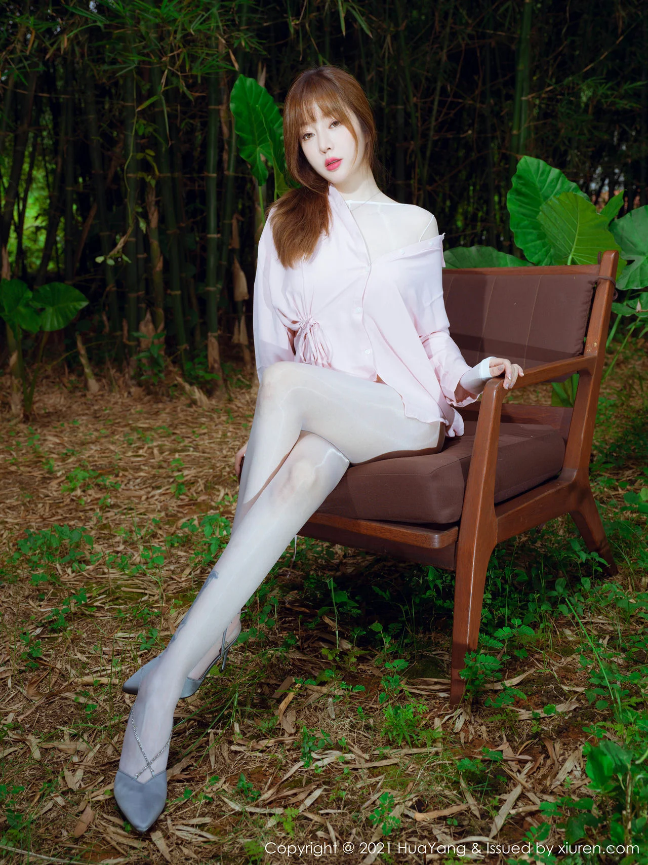 HuaYang 花漾show Vol.445 野外森系风格外拍 王雨纯 连体丝袜 - 3