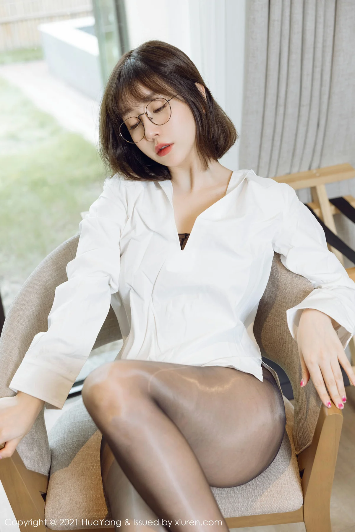 HuaYang 花漾show Vol.460 纯欲风格眼镜OL 王雨纯 成都旅拍 - 6