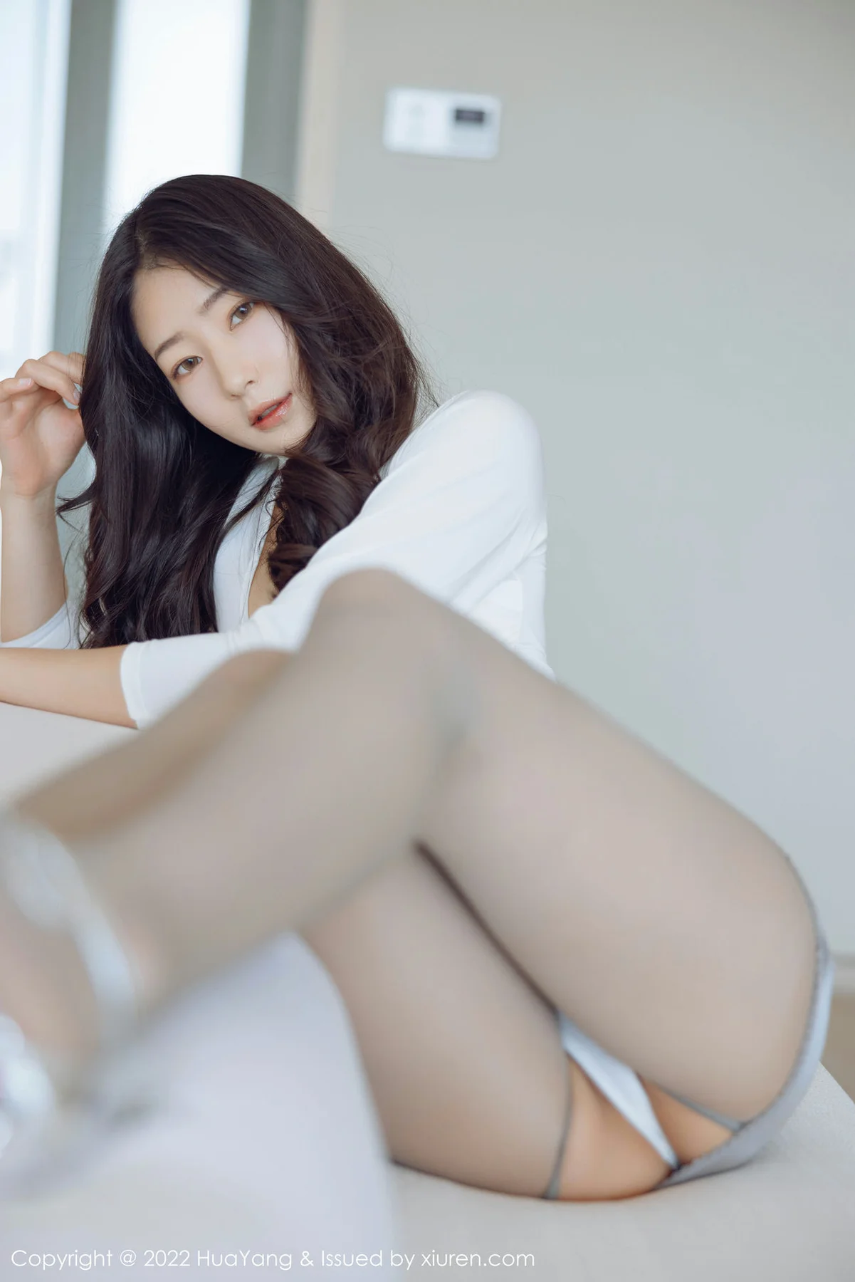 HuaYang 花漾show Vol.483 灰色丝袜 熊小诺 三亚旅拍 - 6