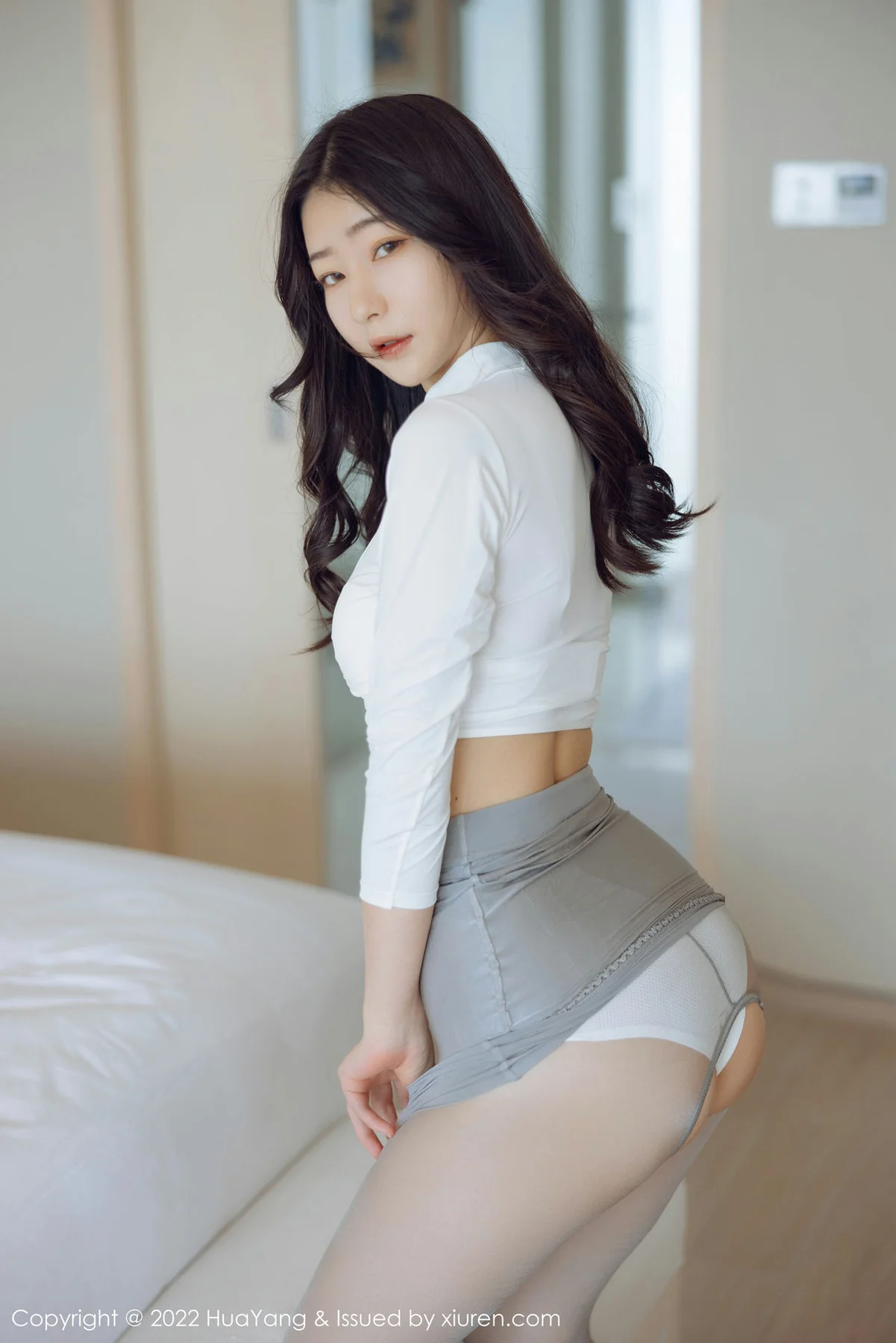 HuaYang 花漾show Vol.483 灰色丝袜 熊小诺 三亚旅拍 - 10