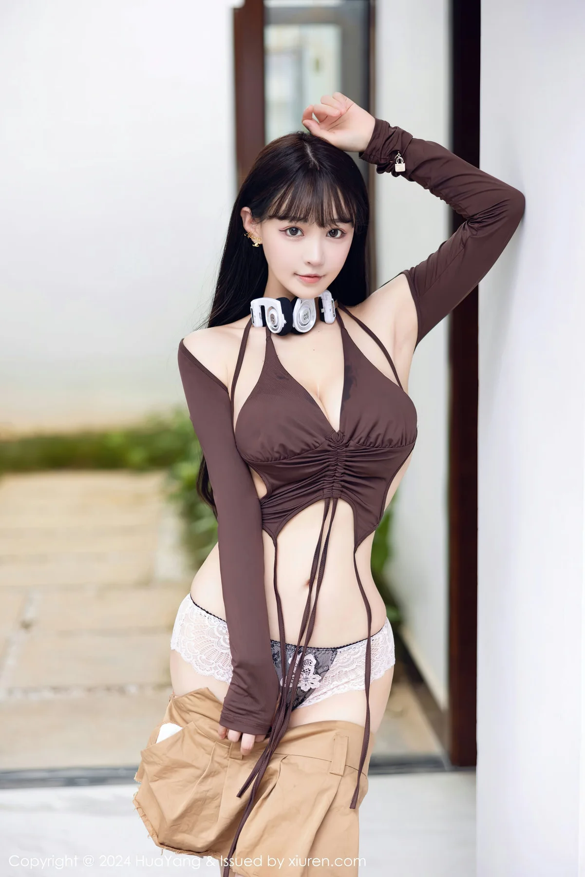 HuaYang 花漾show Vol.568 朱可儿Flora 杏色短裙1 - 3