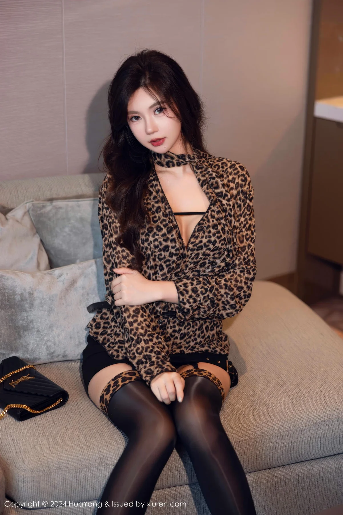 HuaYang 花漾show Vol.617 绮里嘉ula 豹纹短裙丝袜 - 5