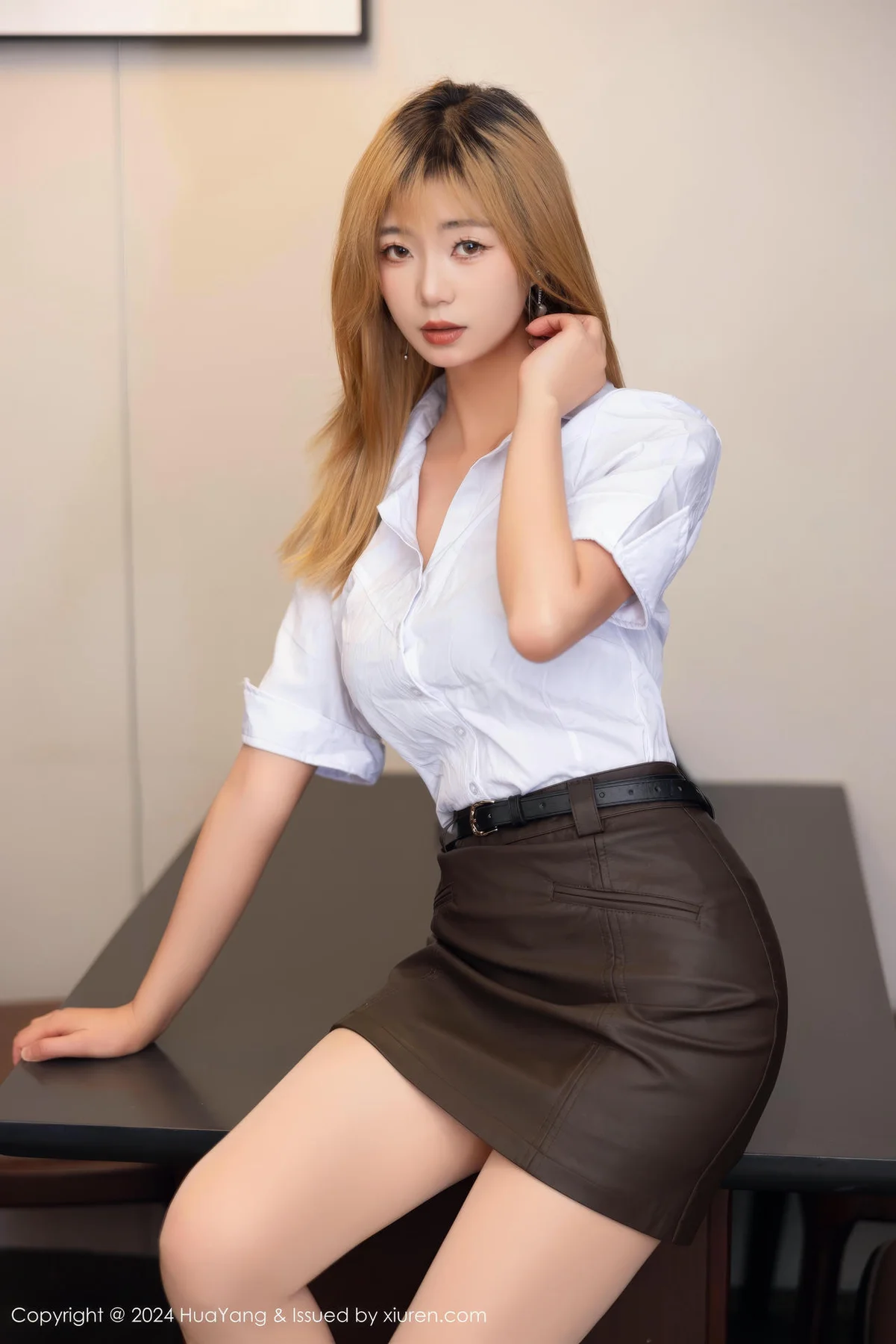 HuaYang 花漾show Vol.625 宋-kiki 短裙ol白衬衫爆乳 - 3