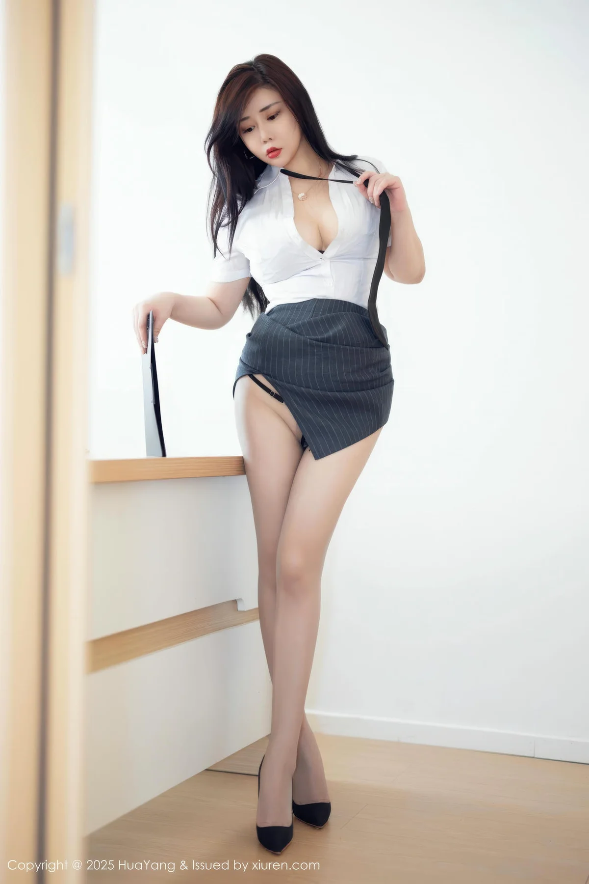 HuaYang 花漾show Vol.650 王婉悠Queen 灰色丝袜娇媚丰腴 - 4