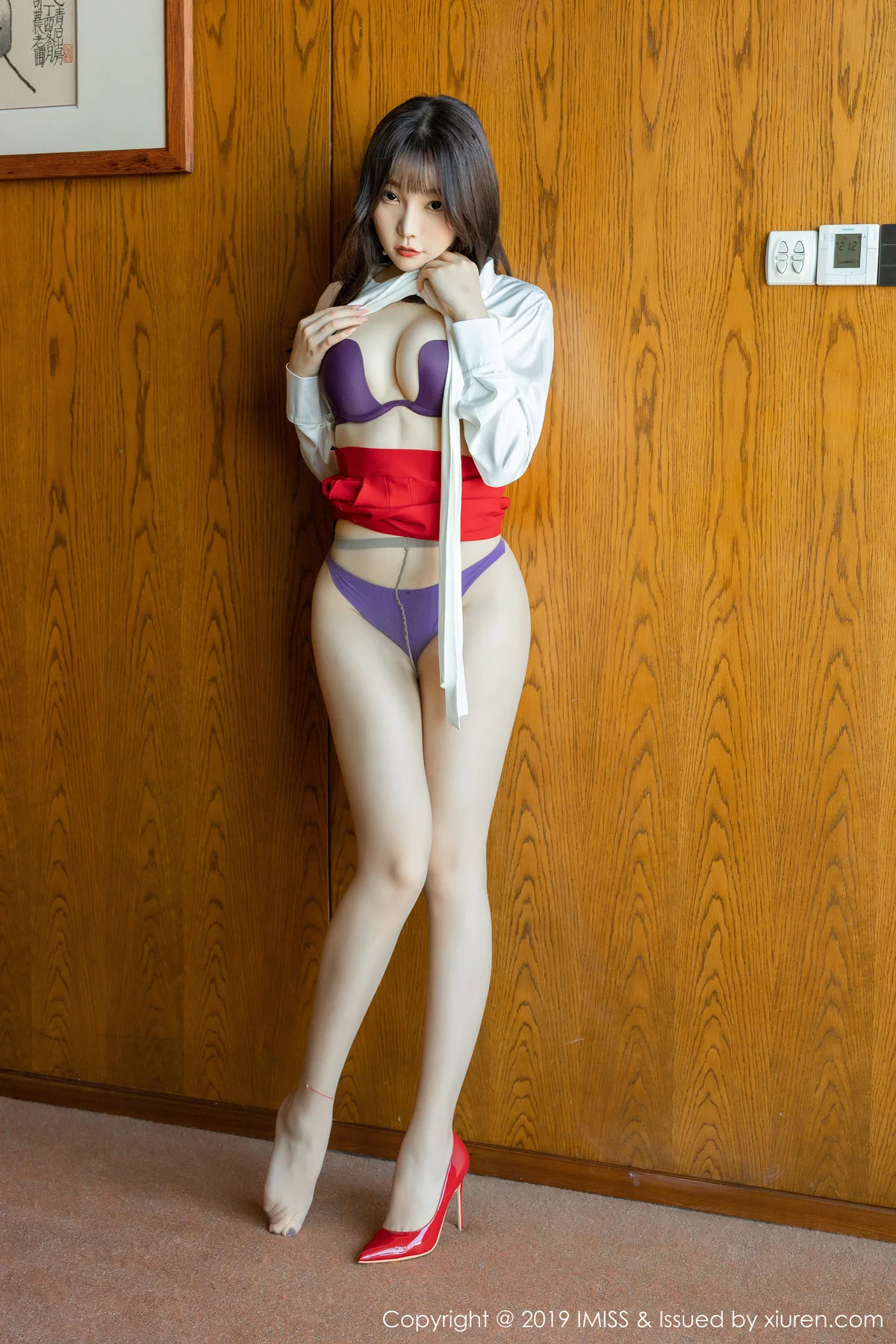 IMiss 爱蜜社 Vol.413 红裙OL制服 芝芝丝袜美腿写真 - 9