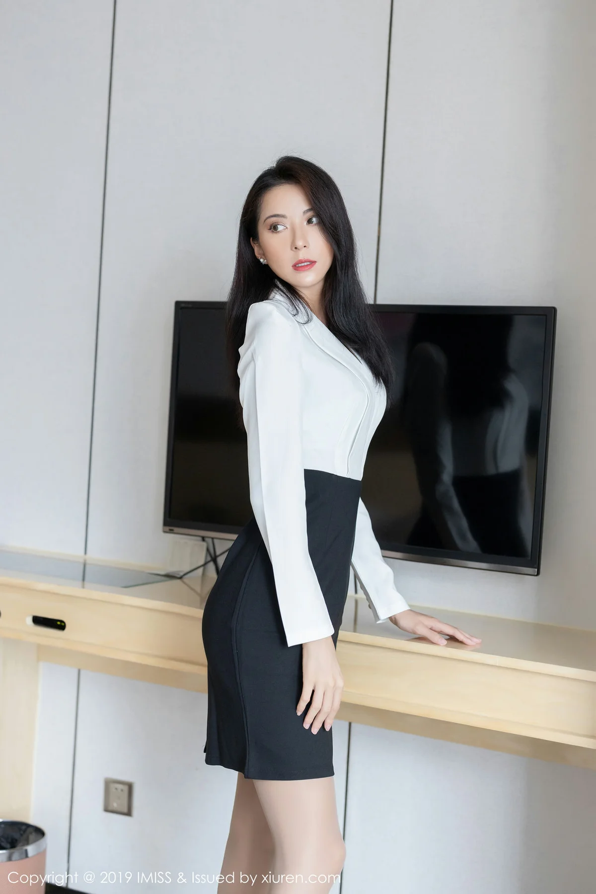 IMiss 爱蜜社 Vol.414 carry职业丝袜美腿写真 - 2