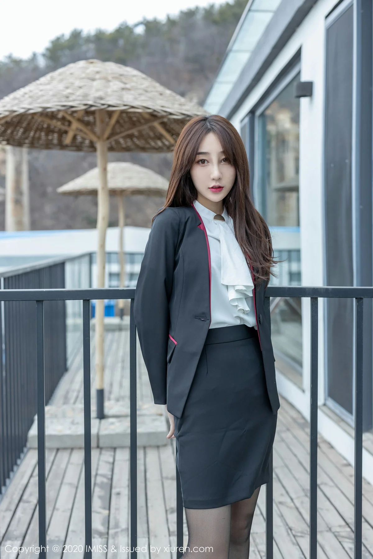 IMiss 爱蜜社 Vol.437 诱人OL丝袜美足 小九月 性感写真 - 2