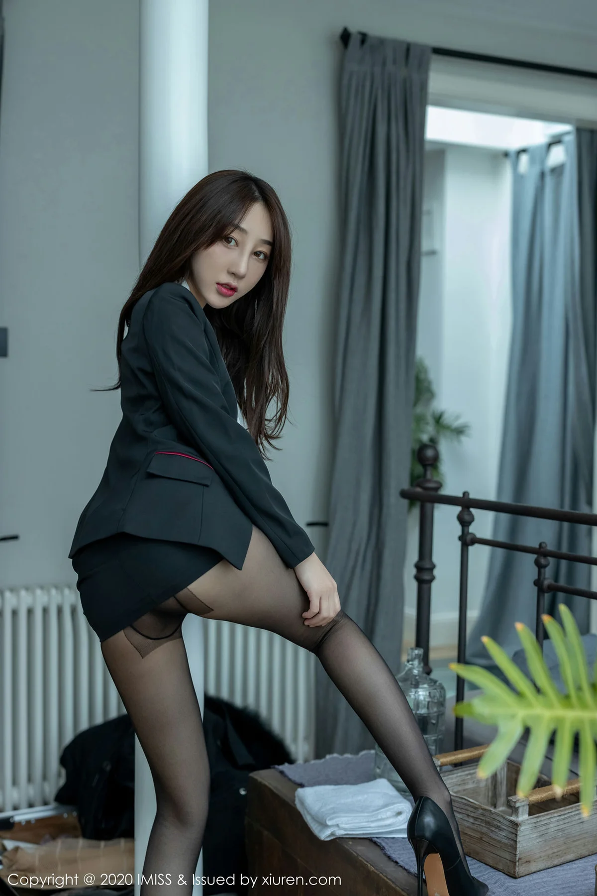 IMiss 爱蜜社 Vol.437 诱人OL丝袜美足 小九月 性感写真 - 7