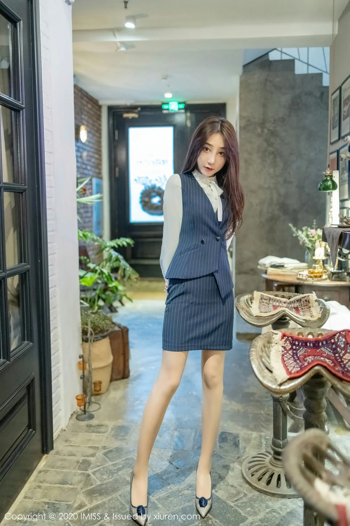 IMiss 爱蜜社 Vol.438 制服诱惑街拍 九月生__ 新图上架 - 8