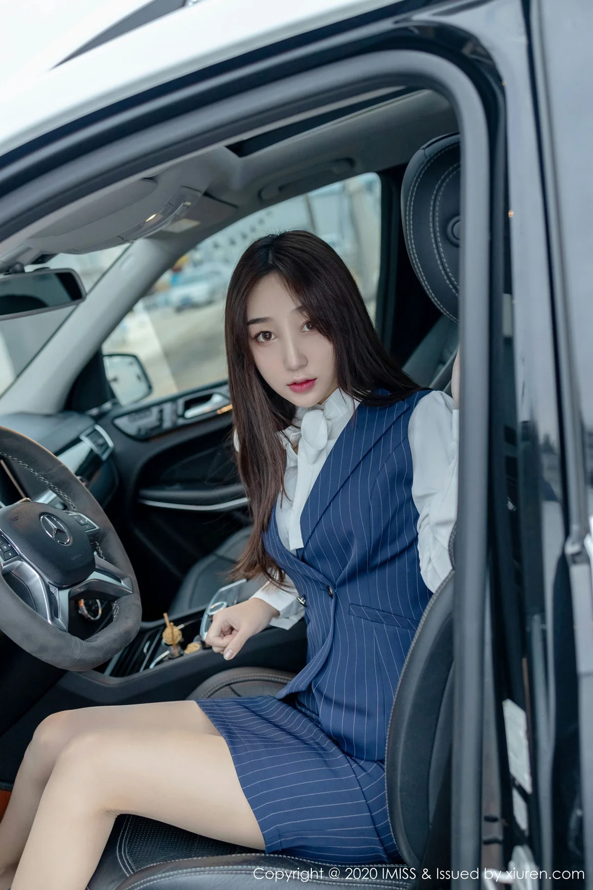 IMiss 爱蜜社 Vol.438 制服诱惑街拍 九月生__ 新图上架 - 9