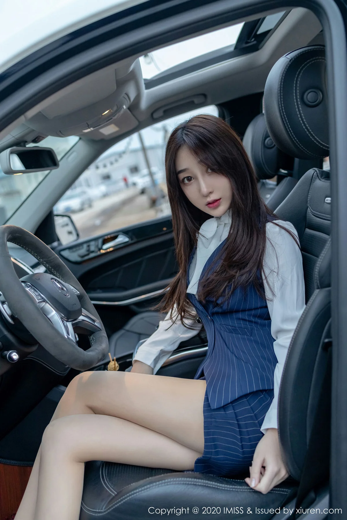 IMiss 爱蜜社 Vol.438 制服诱惑街拍 九月生__ 新图上架 - 1