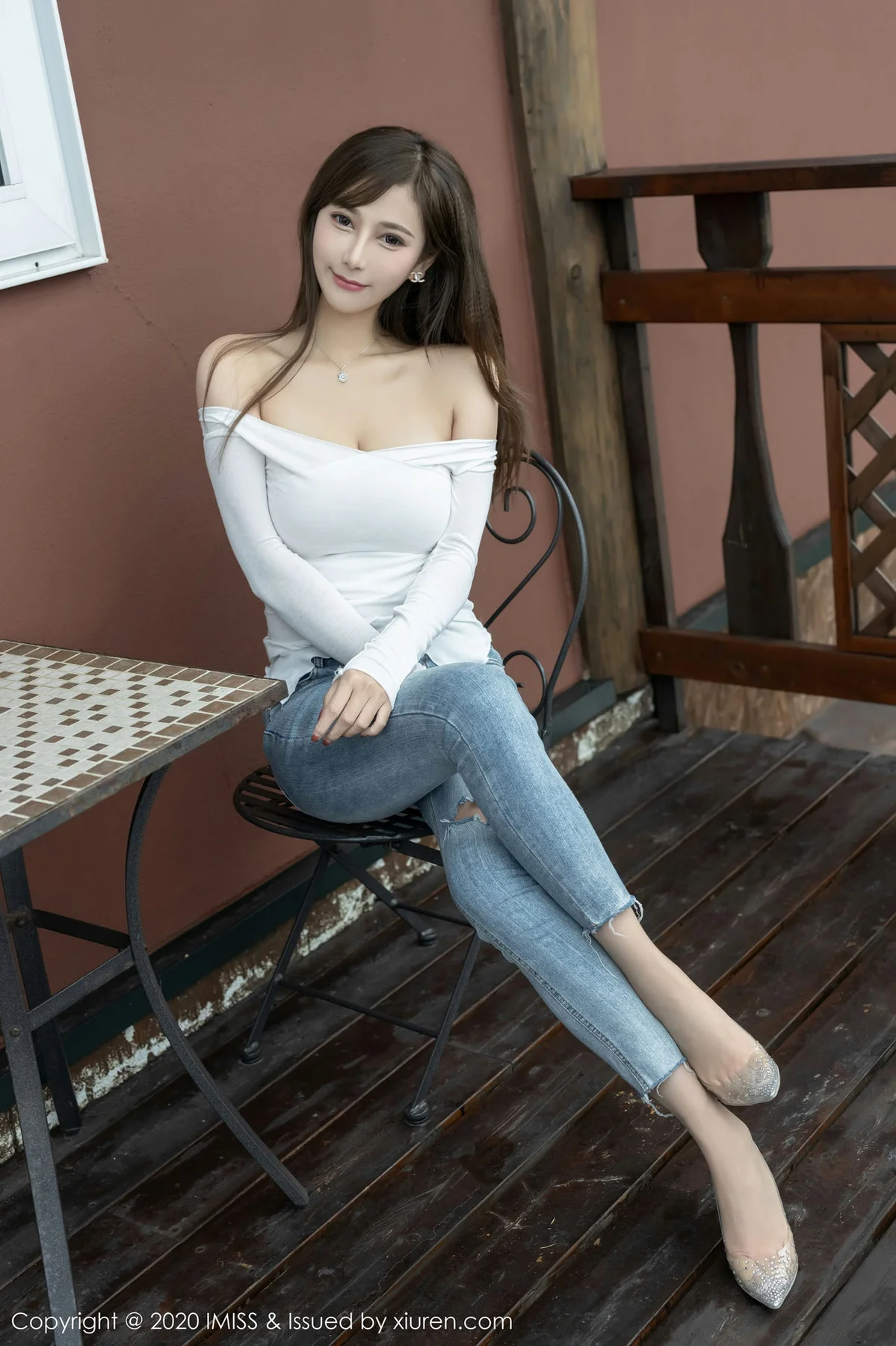 IMiss 爱蜜社 Vol.452 Lavinia肉肉 朦胧丝袜北海道旅拍写真 - 4