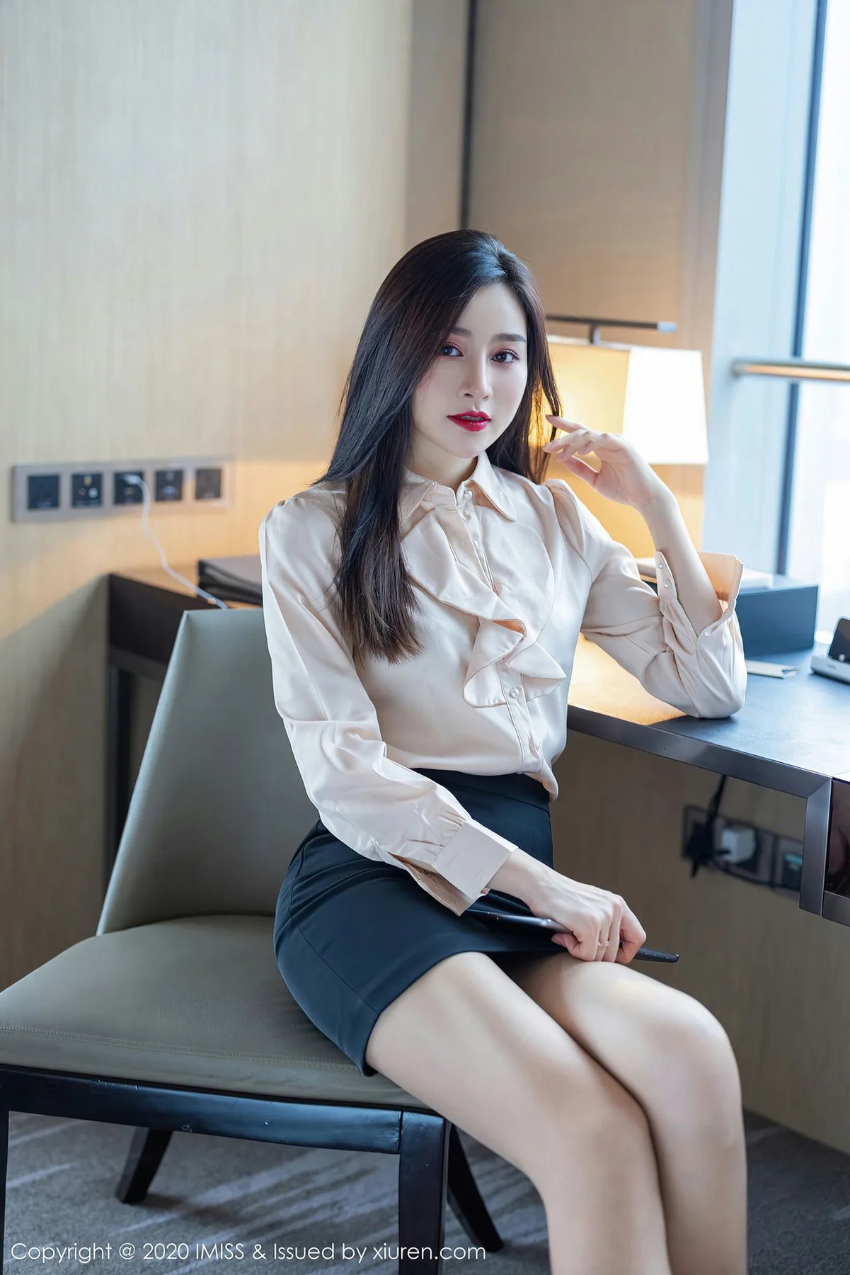 IMiss 爱蜜社 Vol.528 vanessa 经典职场制服娇媚容颜 - 7