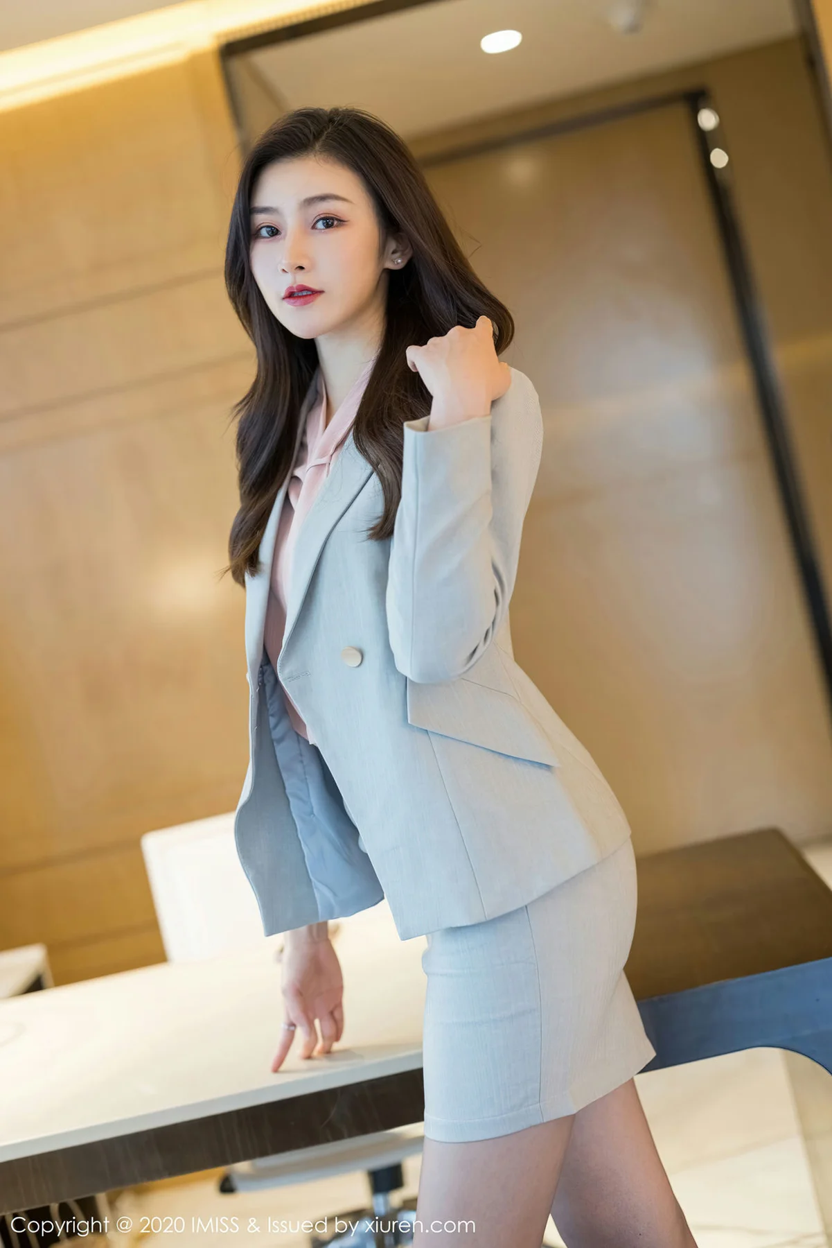 IMiss 爱蜜社 Vol.538 性感ol制服写真 Vanessa - 4