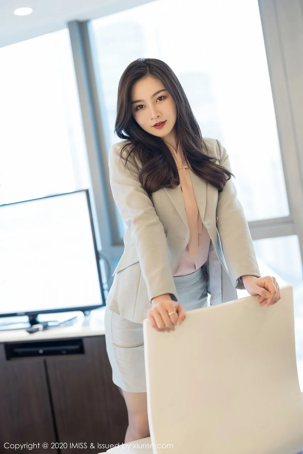 IMiss 爱蜜社 Vol.538 性感ol制服写真 Vanessa - 3