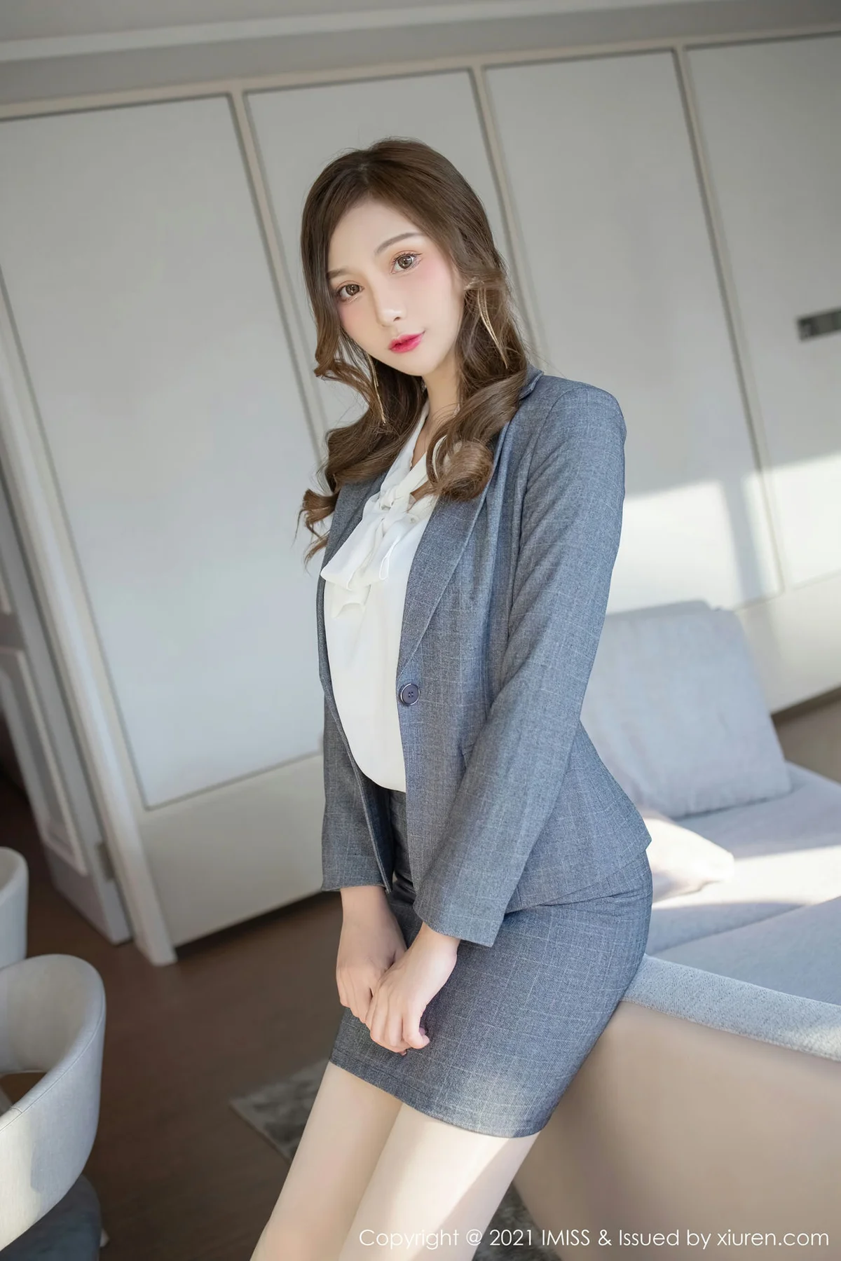IMiss 爱蜜社 Vol.548 肉肉 秘书ol制服 - 3