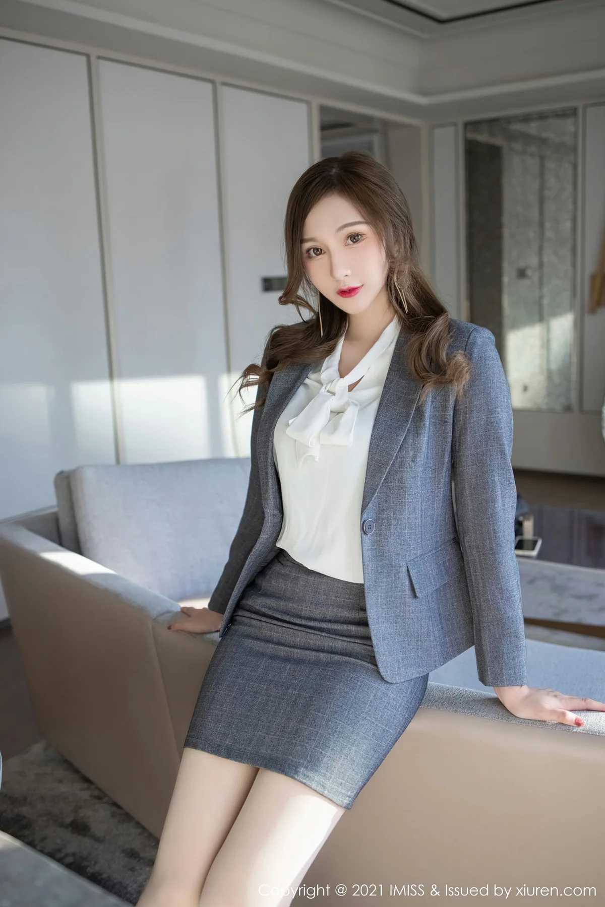 IMiss 爱蜜社 Vol.548 肉肉 秘书ol制服 - 4