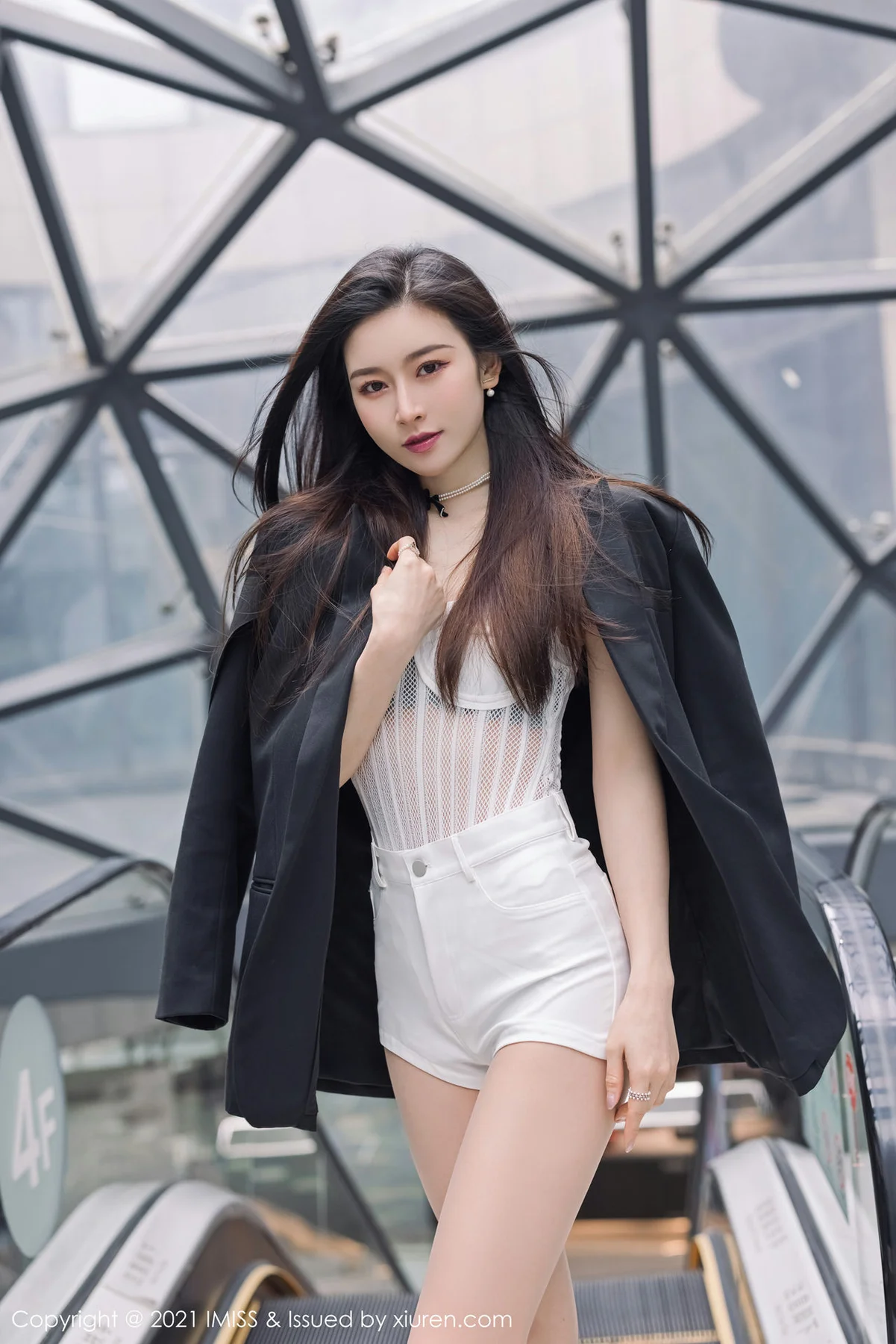 IMiss 爱蜜社 Vol.569 气质美女 Vanessa 时尚动人的街拍 - 9