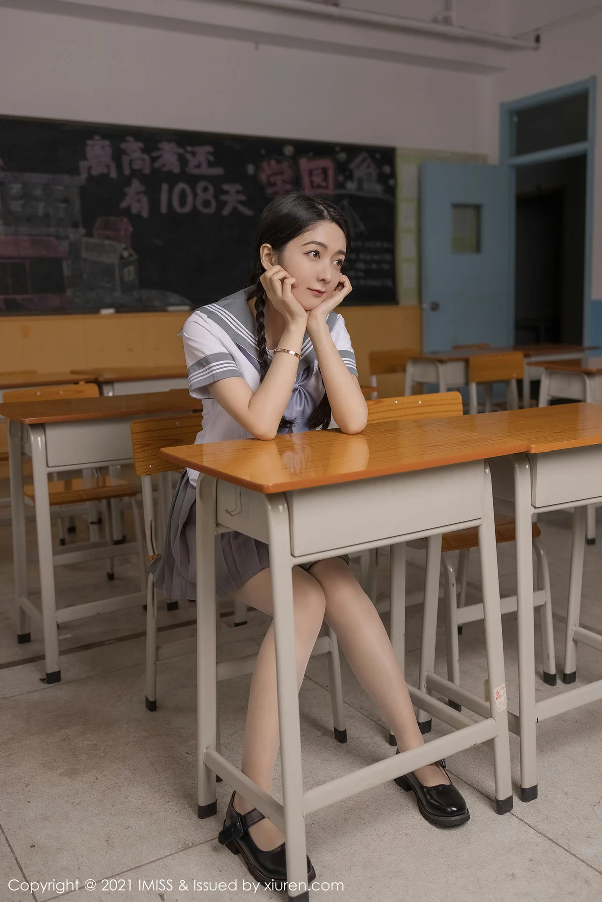 IMiss 爱蜜社 Vol.583 真实教室场景 Angela00 校服制服写真 - 1