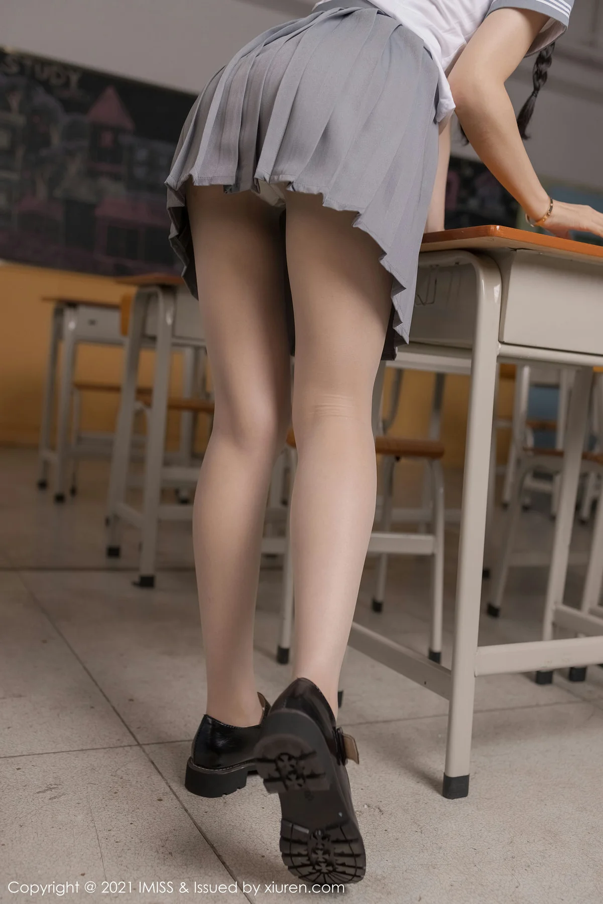 IMiss 爱蜜社 Vol.583 真实教室场景 Angela00 校服制服写真 - 7